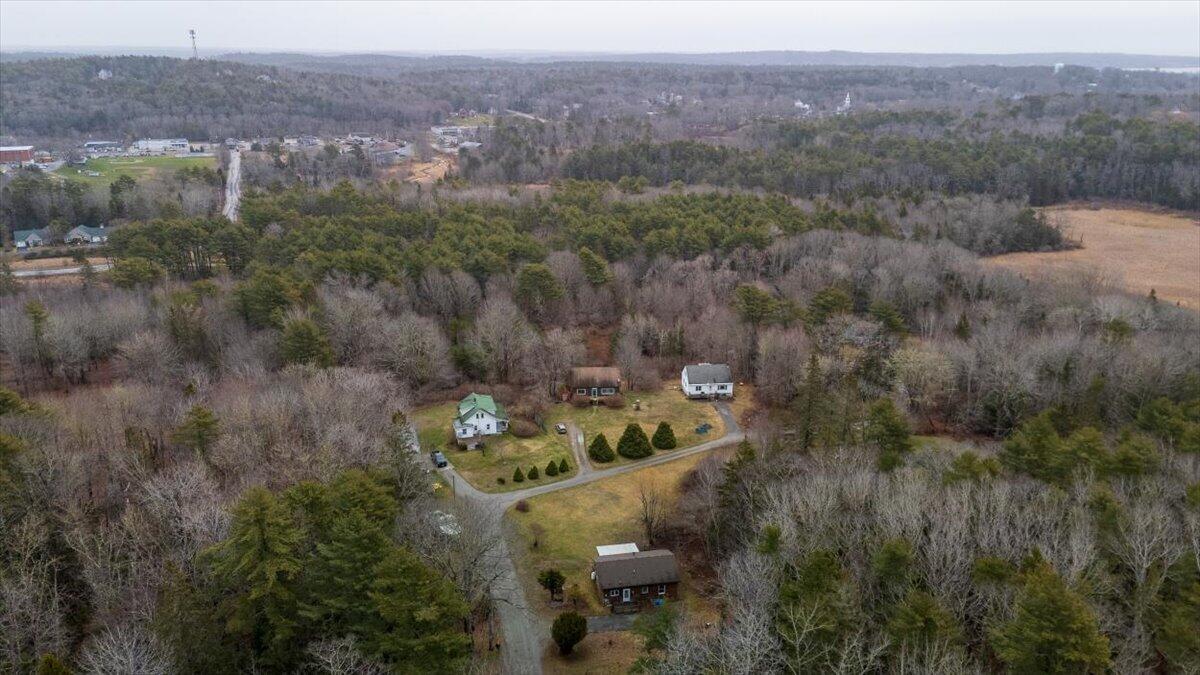 11 Warren Lane Property Photo 9