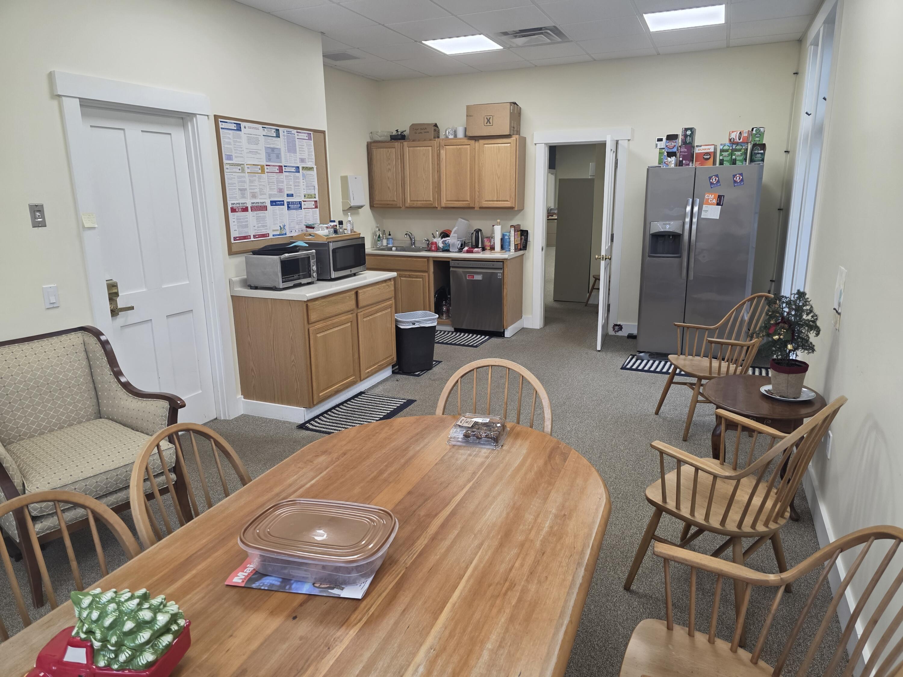 477 Commercial Street Property Photo 28