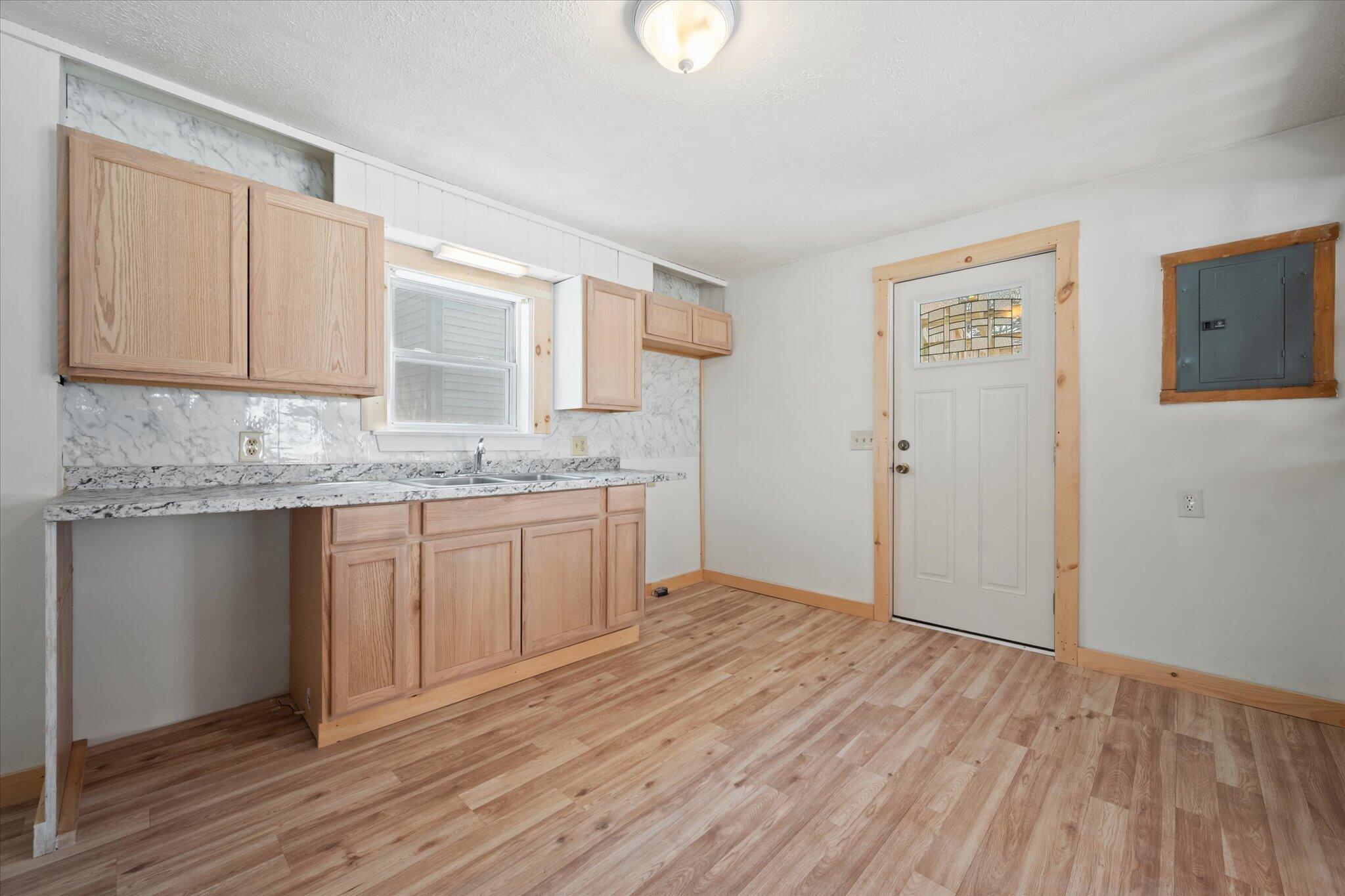 102 Thomas Mcclellan Road Property Photo 8