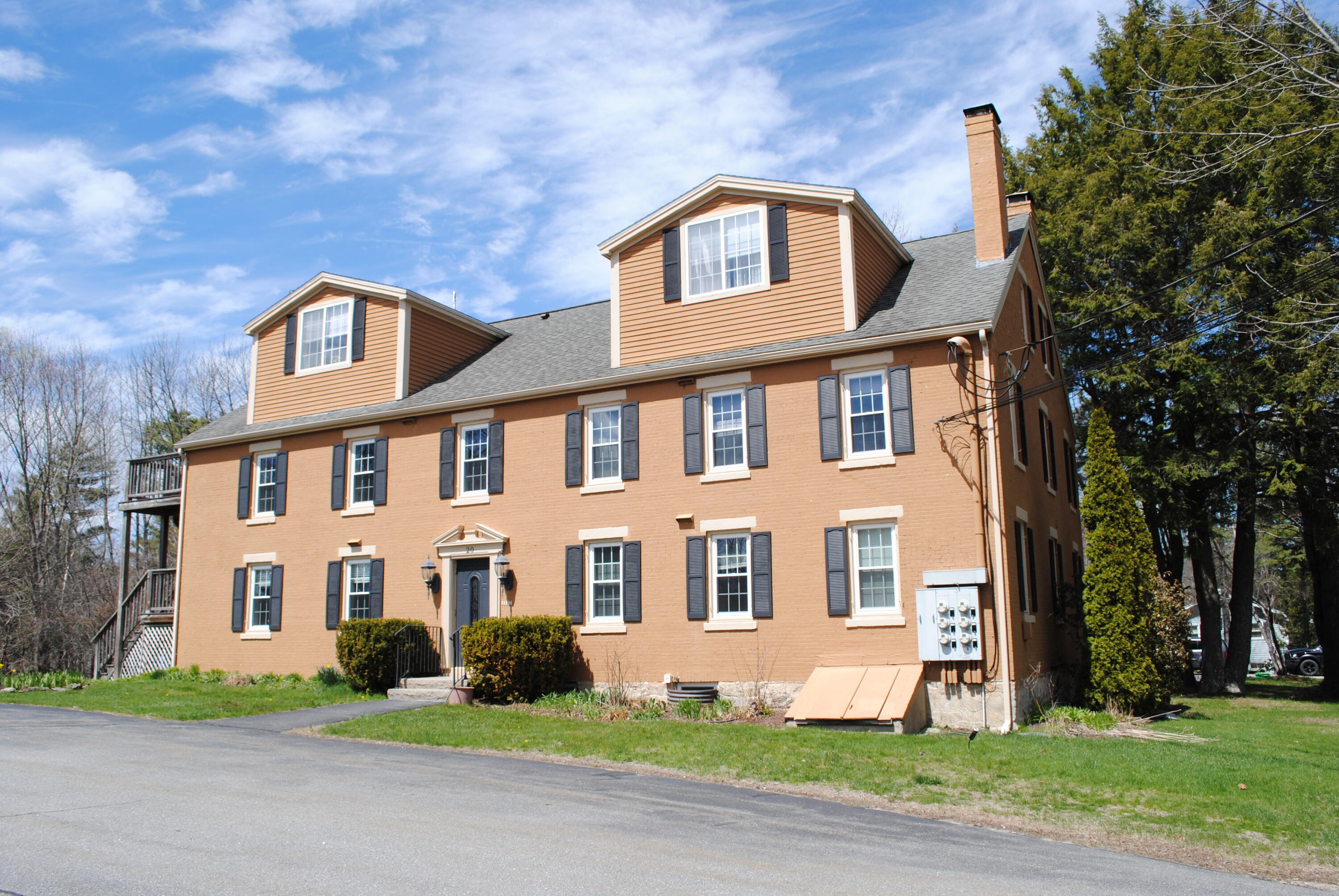 20 Oak Grove Avenue 4