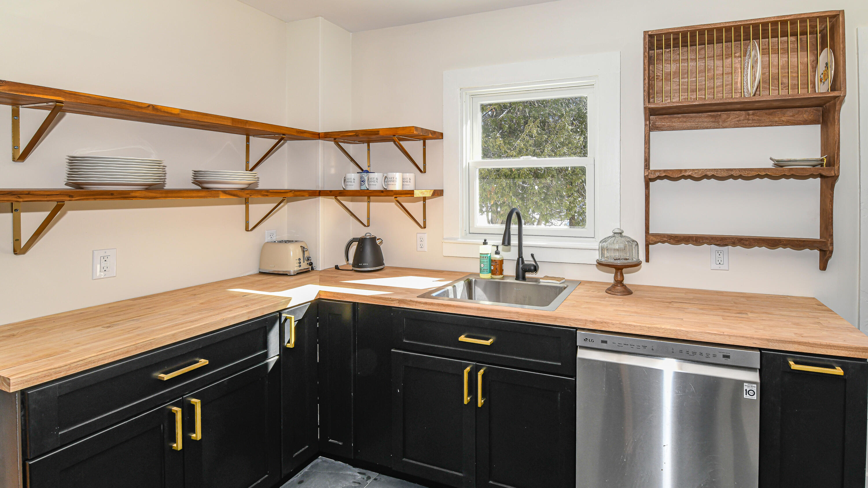 77 Smith Street Property Photo 4