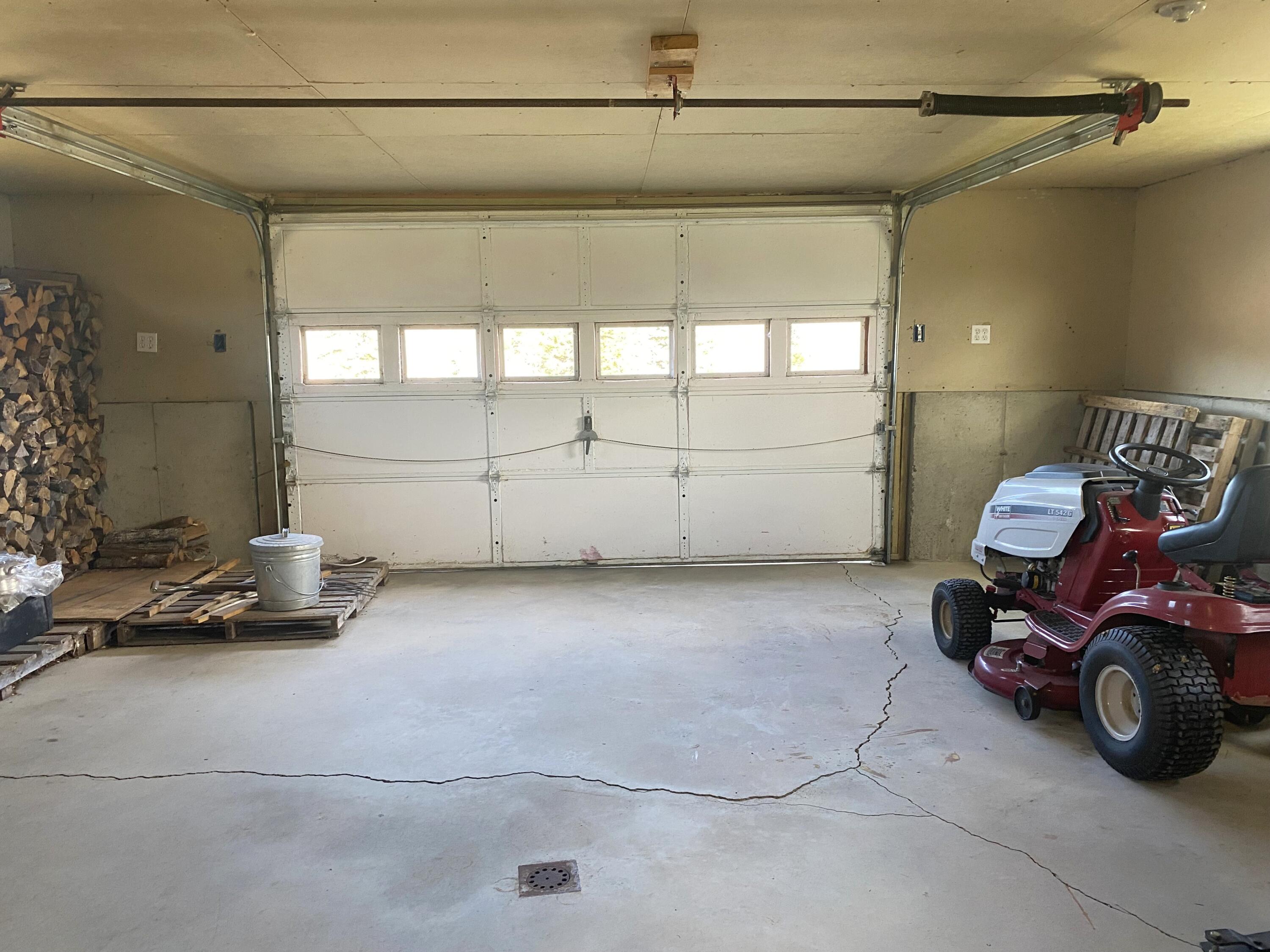 112 Hillcrest Drive Property Photo 32