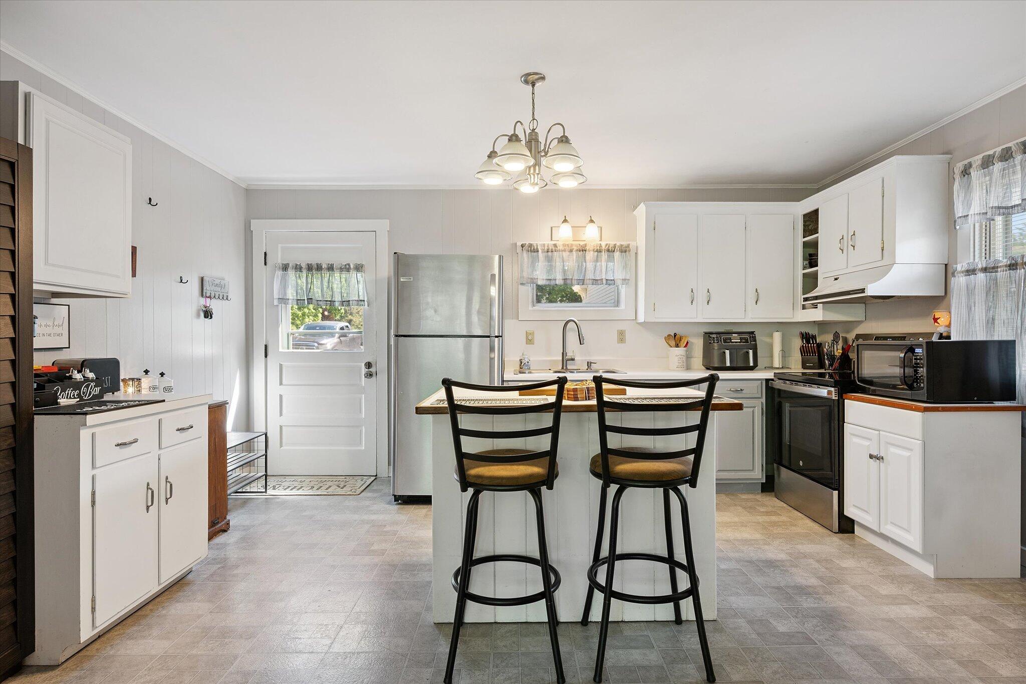 76 Taunton Drive Property Photo 3