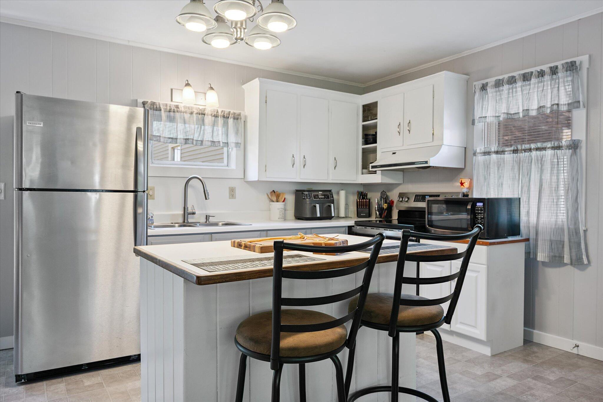 76 Taunton Drive Property Photo 4