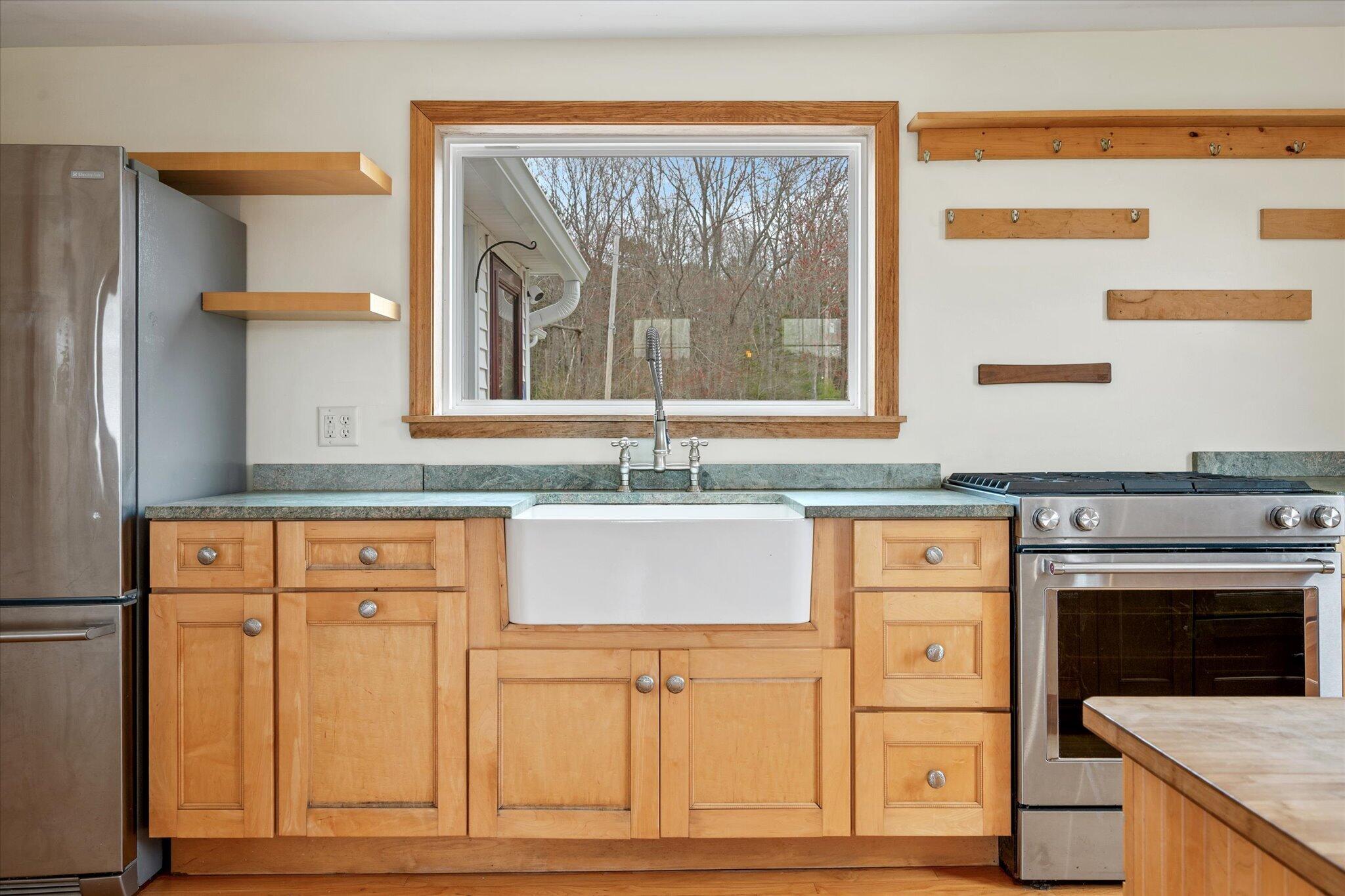 11 Woodbury Way Property Photo 9