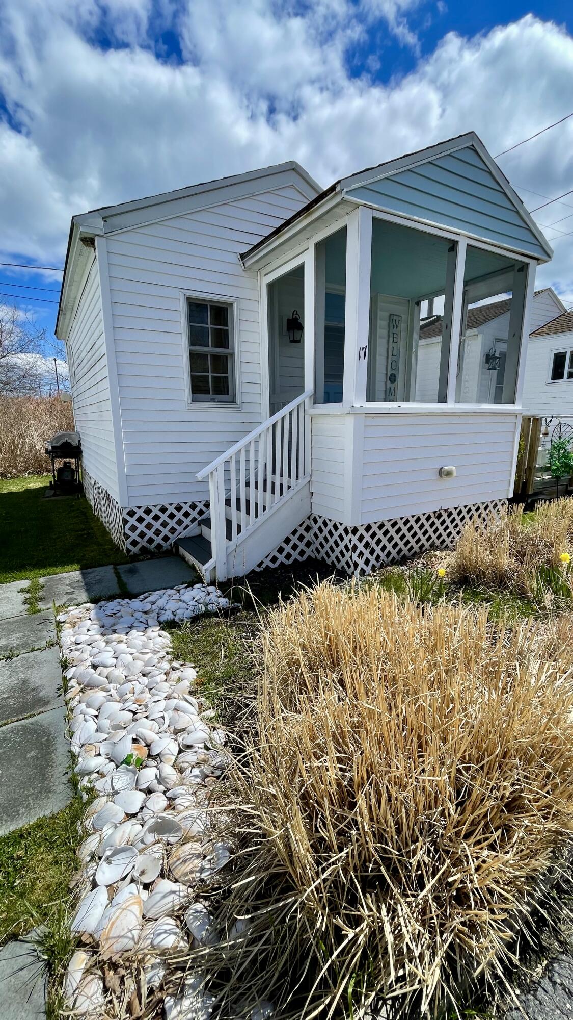 9 E Grand Avenue 17 Property Photo 1