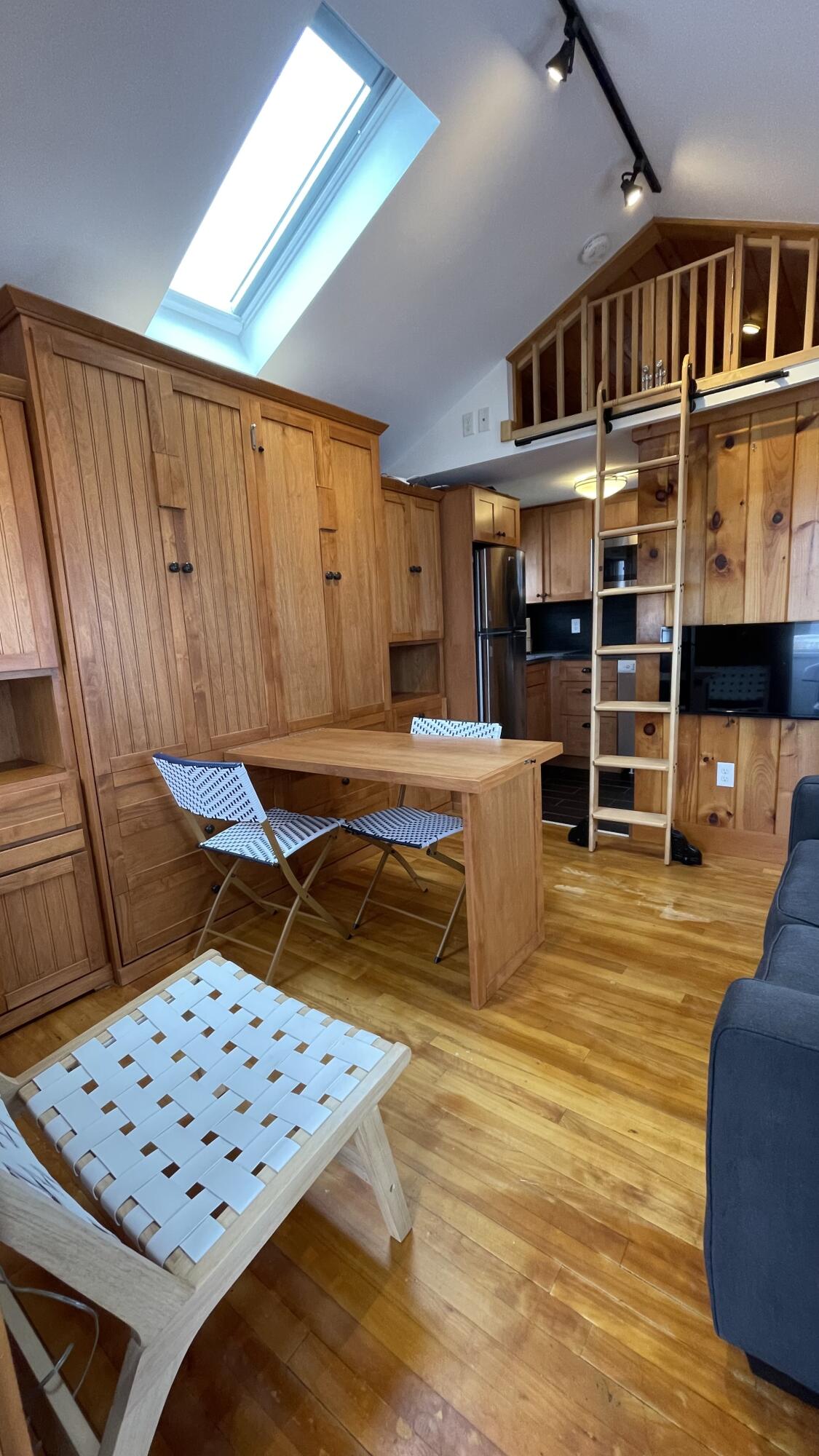 9 E Grand Avenue 17 Property Photo 6