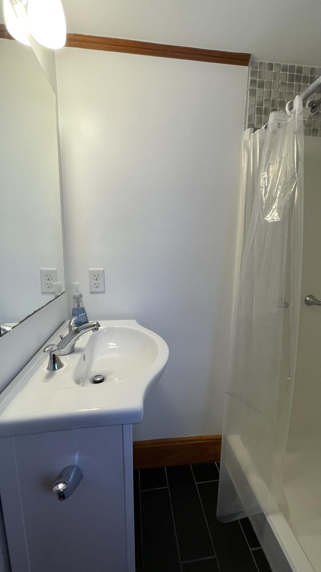 9 E Grand Avenue 17 Property Photo 15