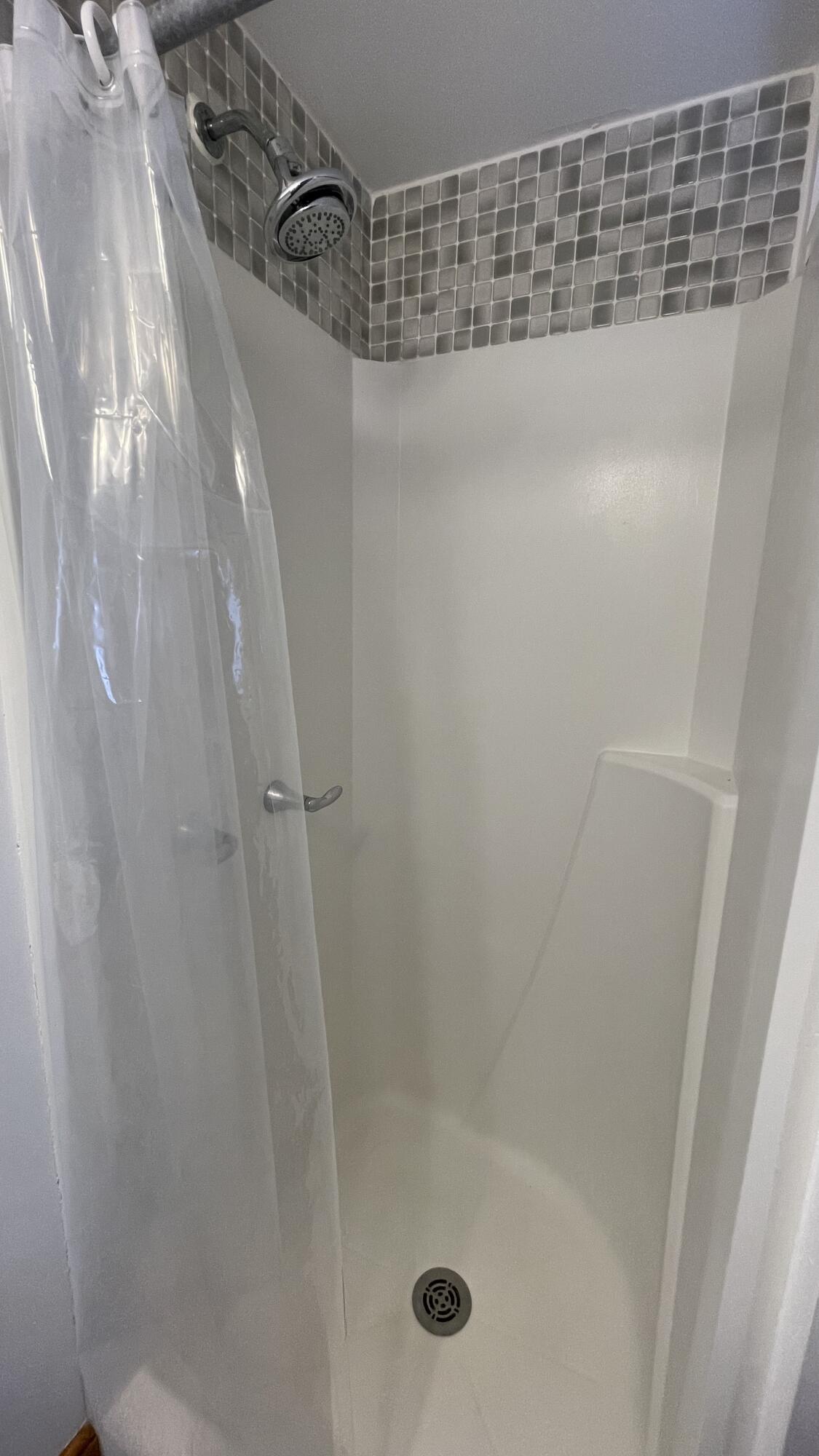 9 E Grand Avenue 17 Property Photo 16