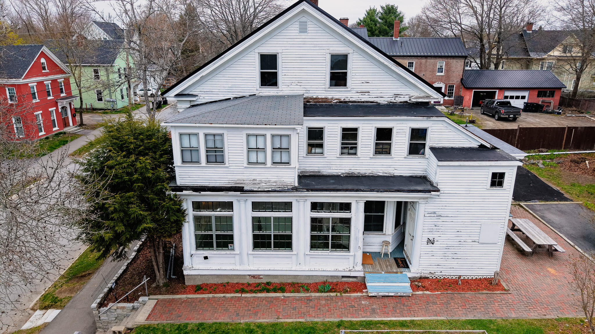 115 Essex Street Property Photo 4