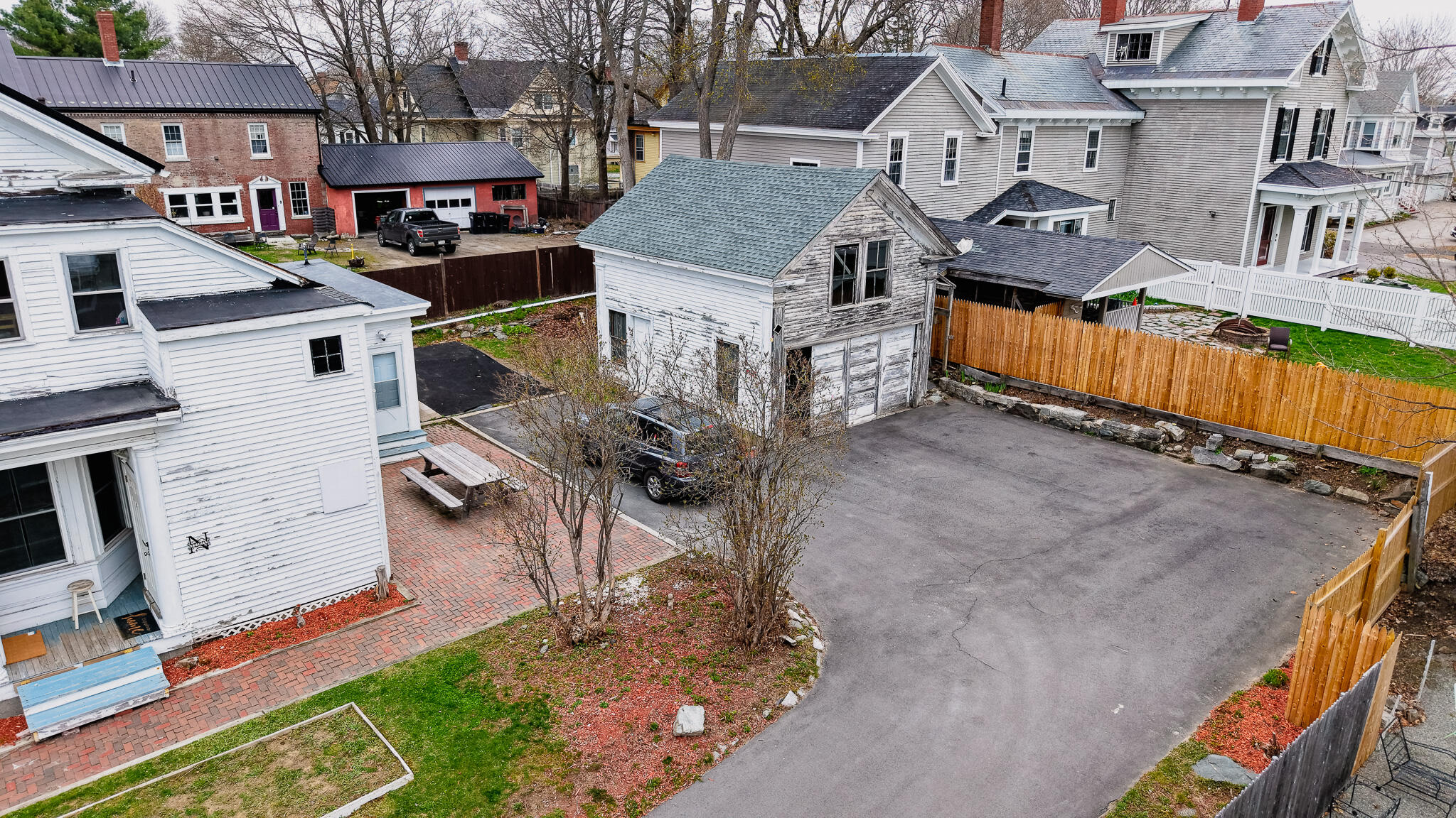 115 Essex Street Property Photo 6