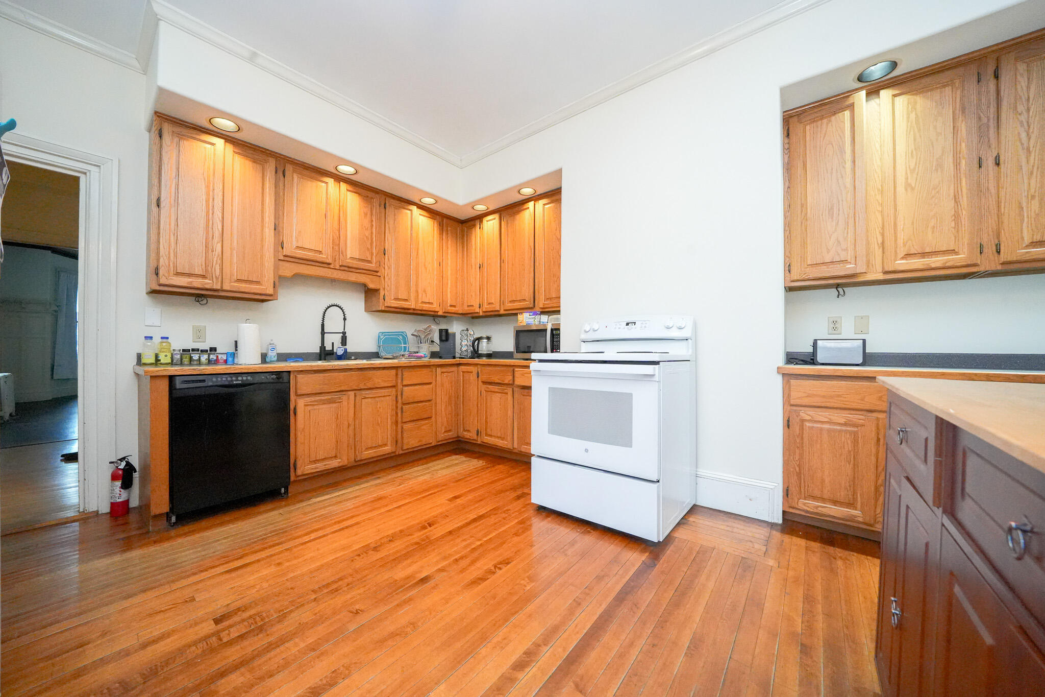 115 Essex Street Property Photo 26