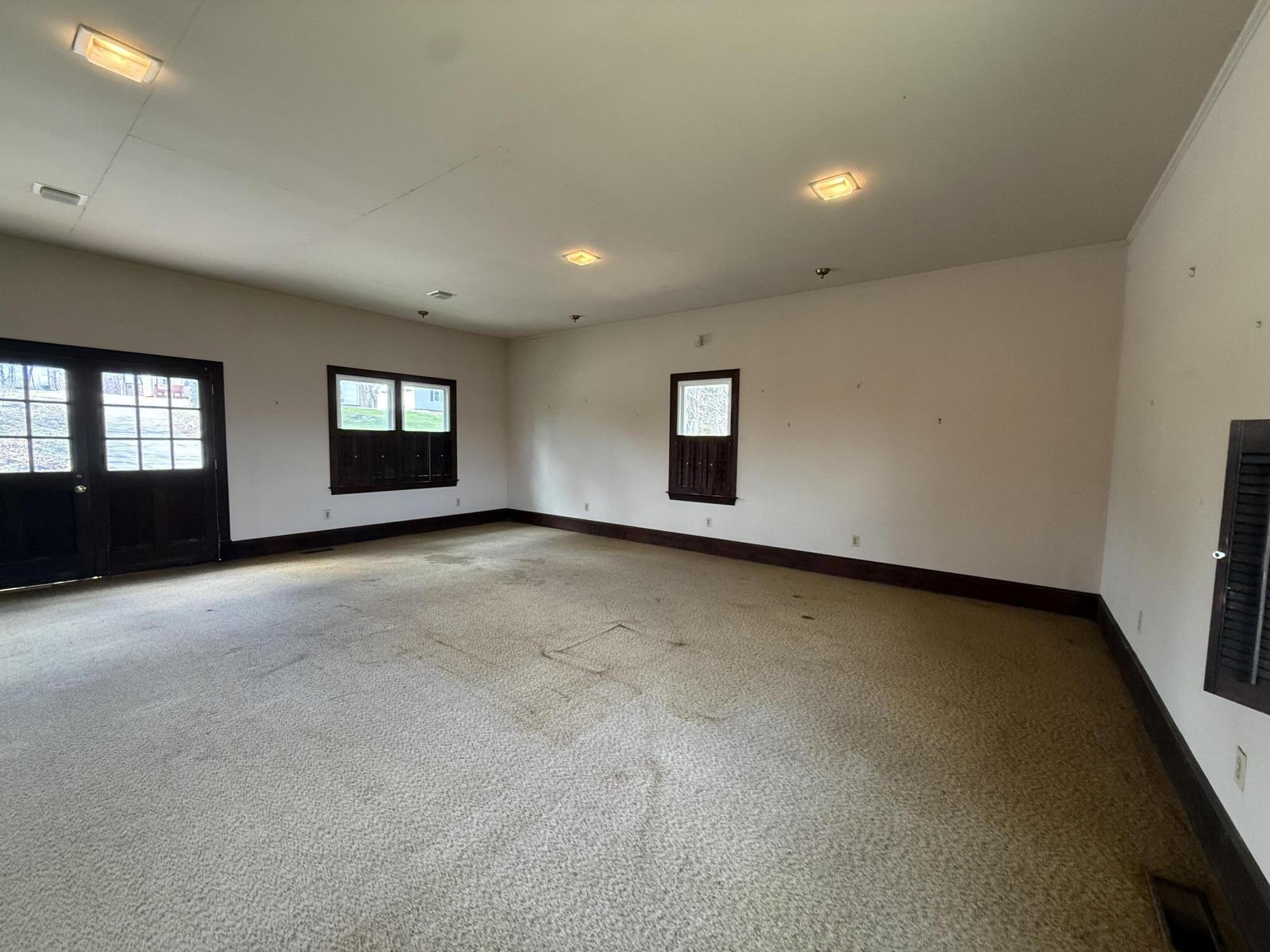 865 N Main Street Property Photo 7