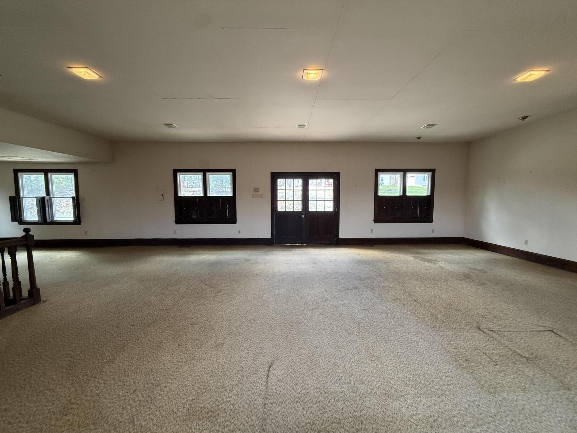 865 N Main Street Property Photo 9