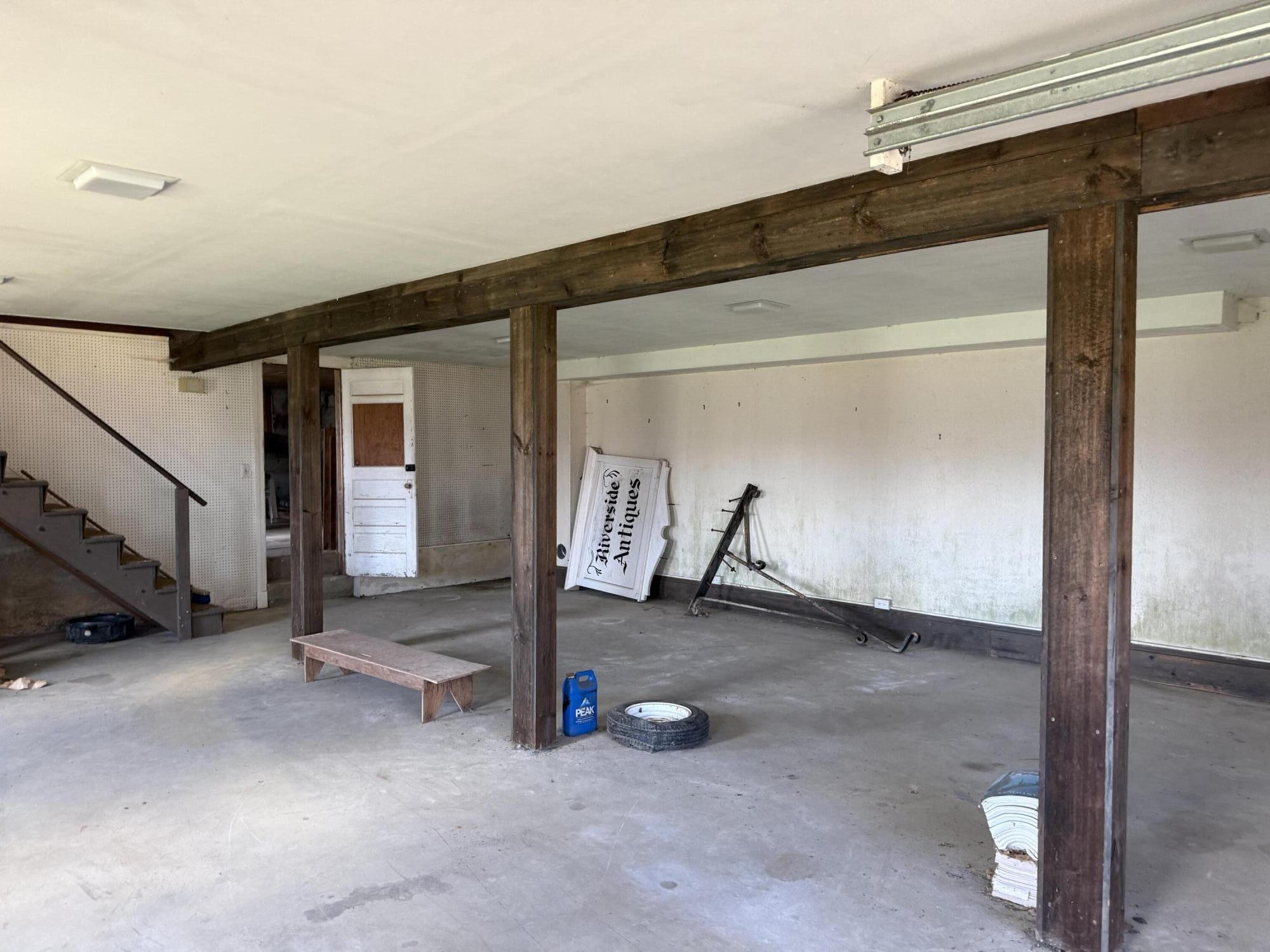 865 N Main Street Property Photo 19