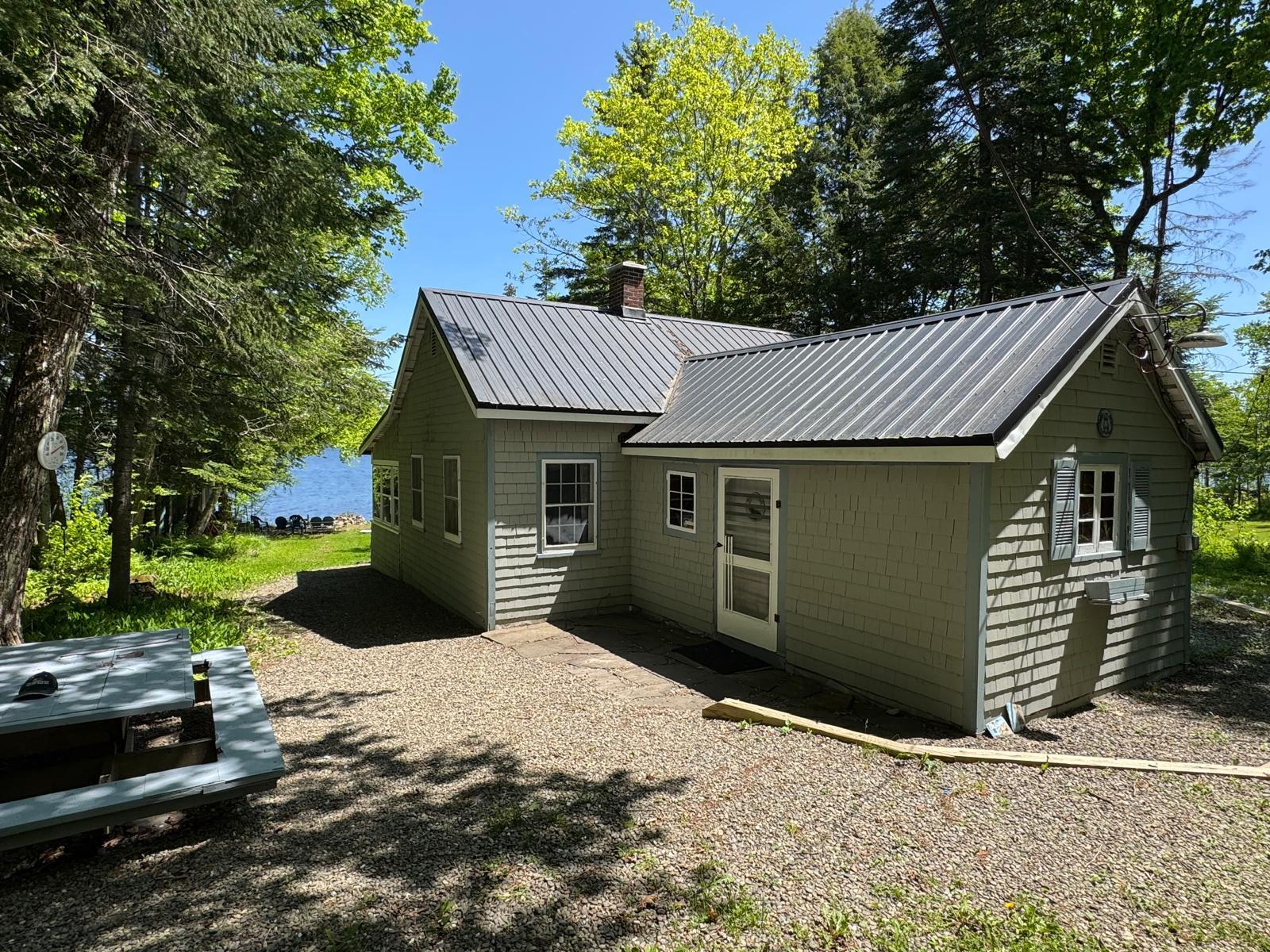 298 West Road Property Photo 7