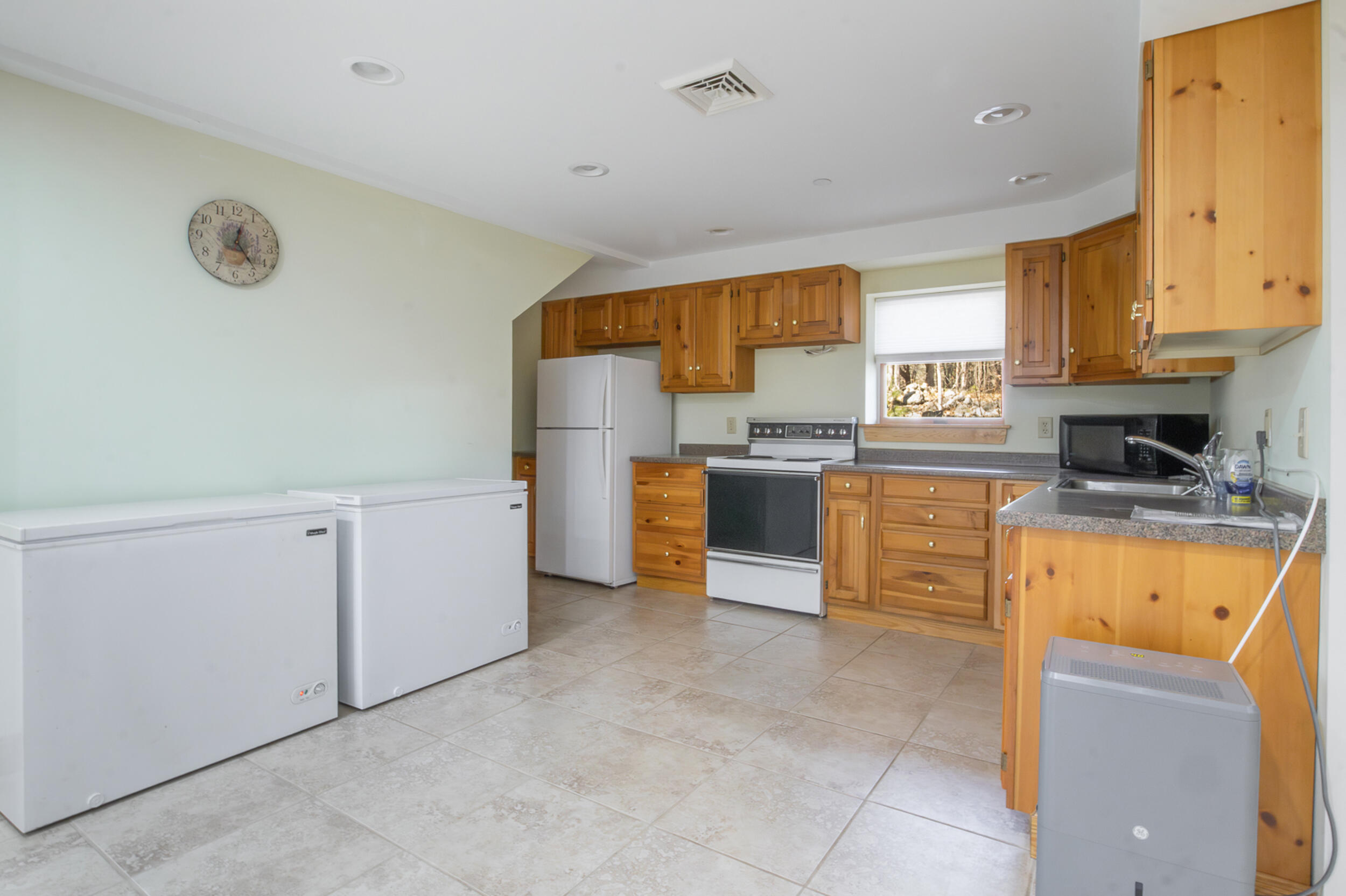 71-69 Maplecrest Road Property Photo 36