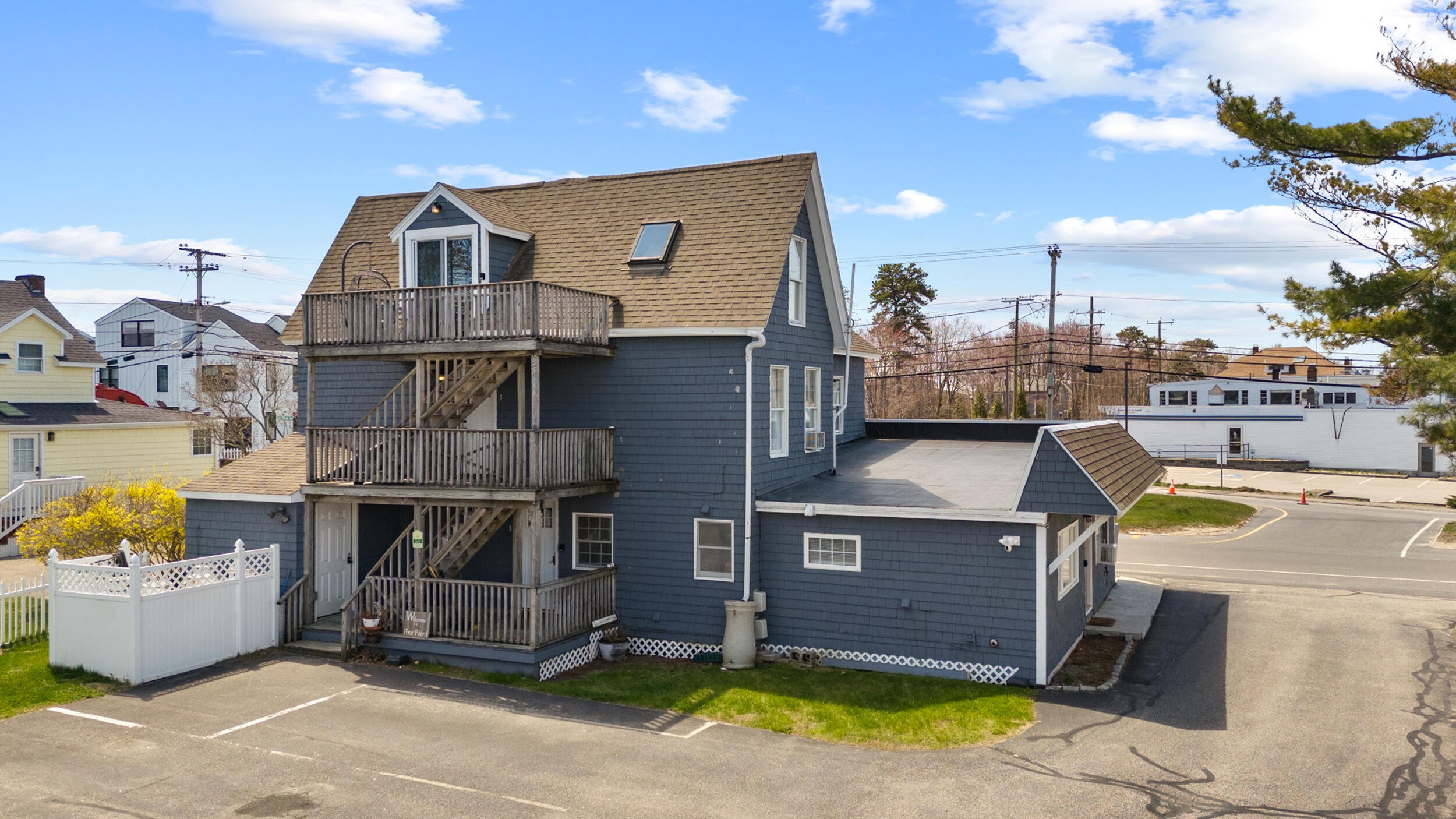 360 Pine Point Road Property Photo 4