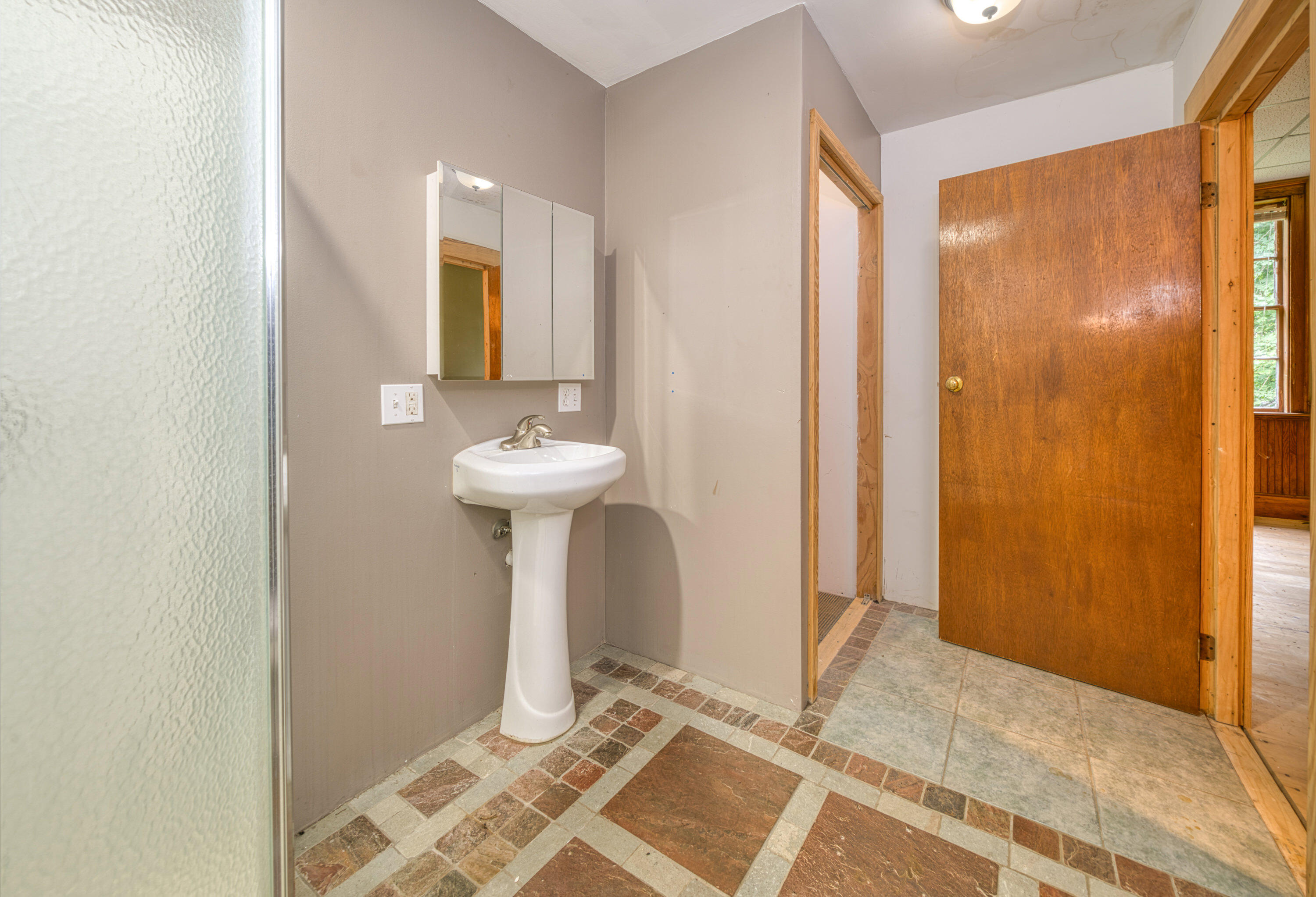 25 School Street Property Photo 46