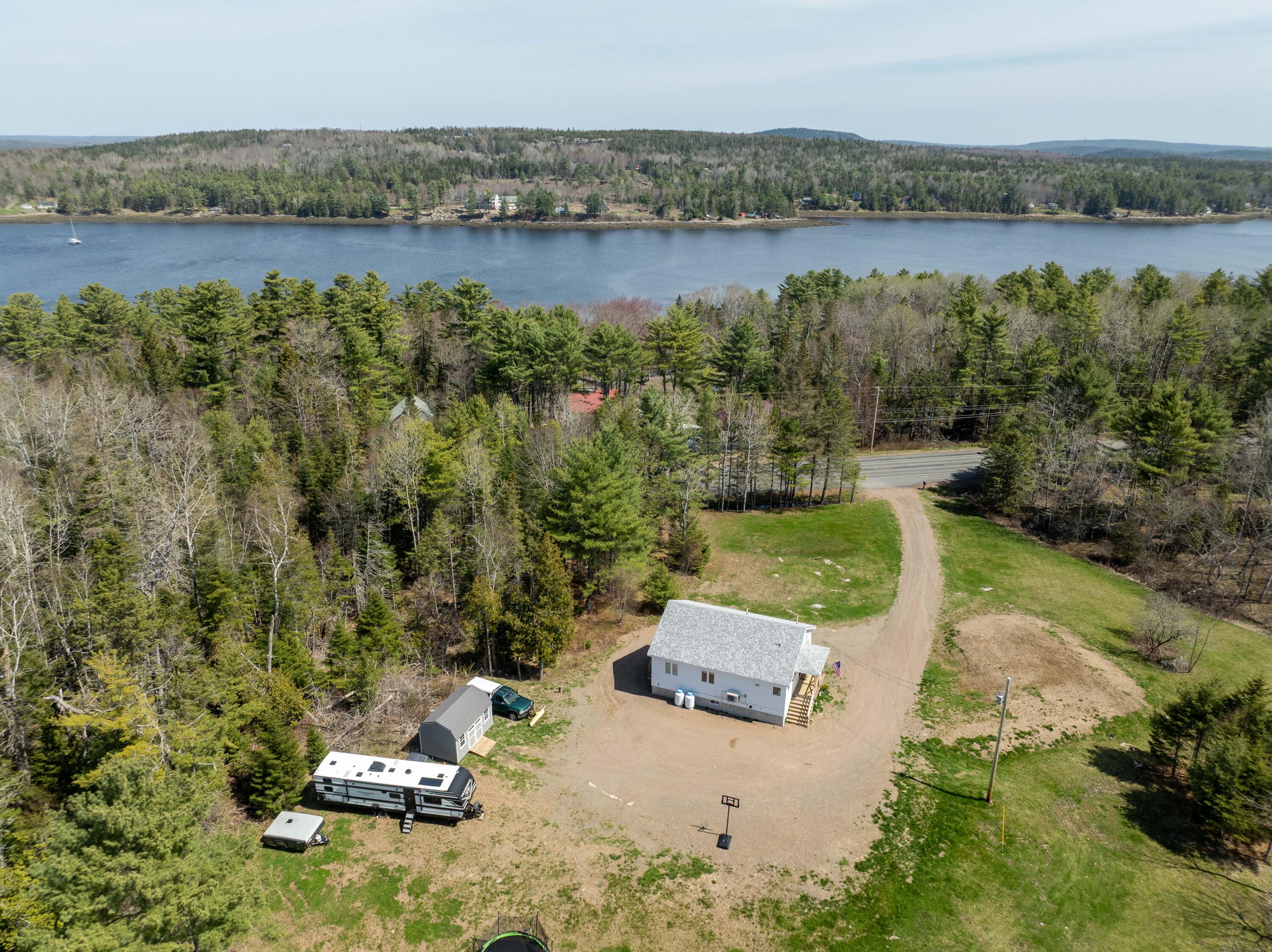 721 River Road Property Photo 3