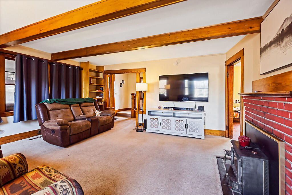 157 Riverside Drive Property Photo 9