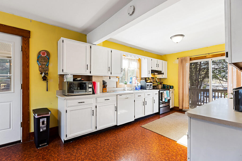 157 Riverside Drive Property Photo 12