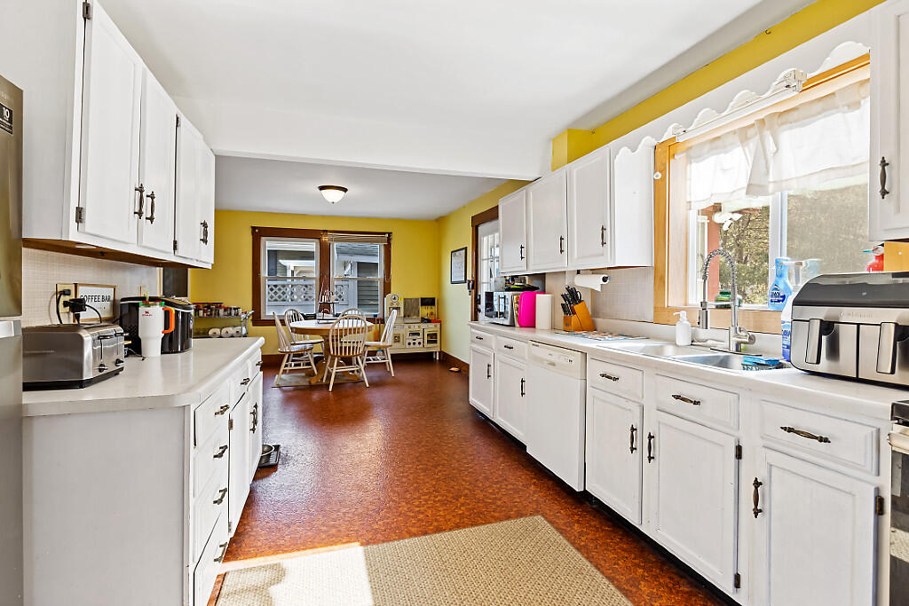 157 Riverside Drive Property Photo 13