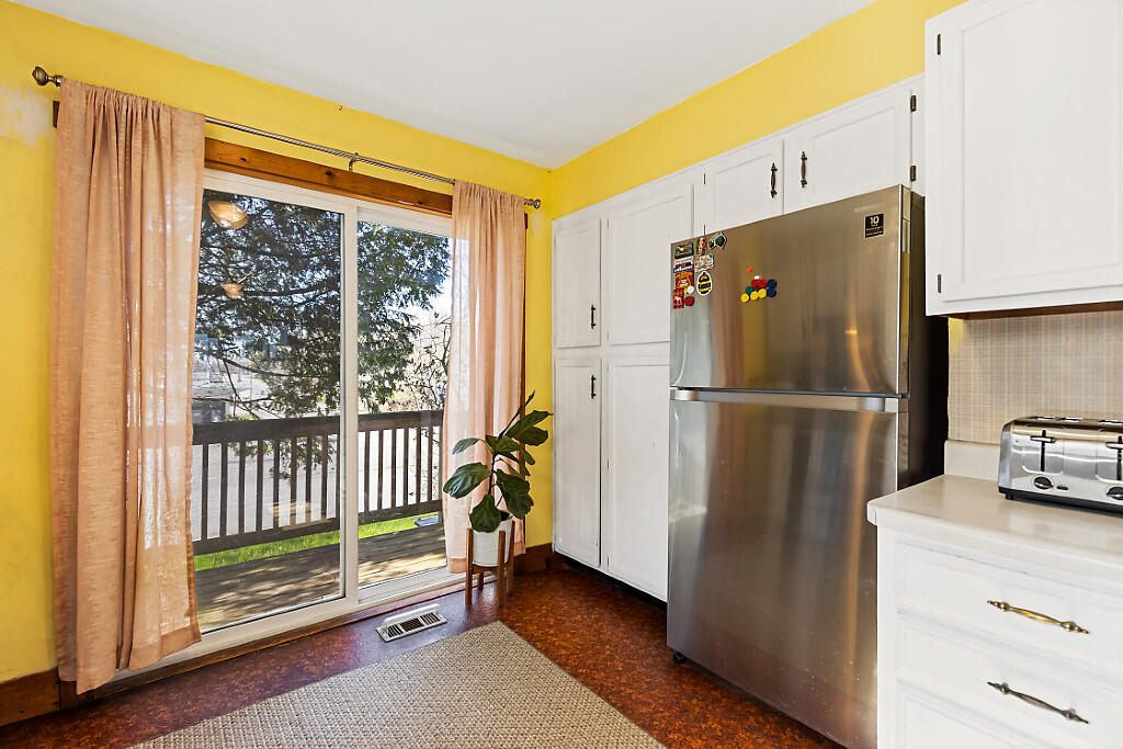 157 Riverside Drive Property Photo 14