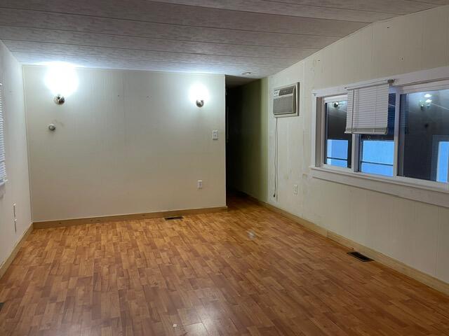 110 Mountain Street Property Photo 4