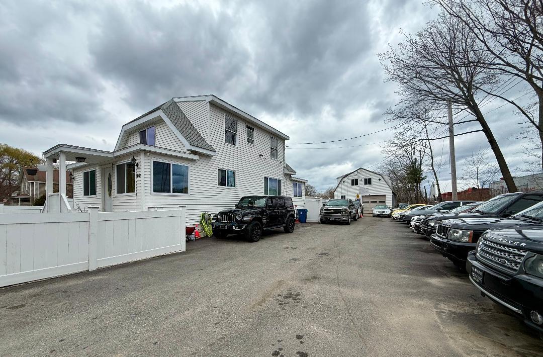 1041 Ocean Avenue Property Photo 2