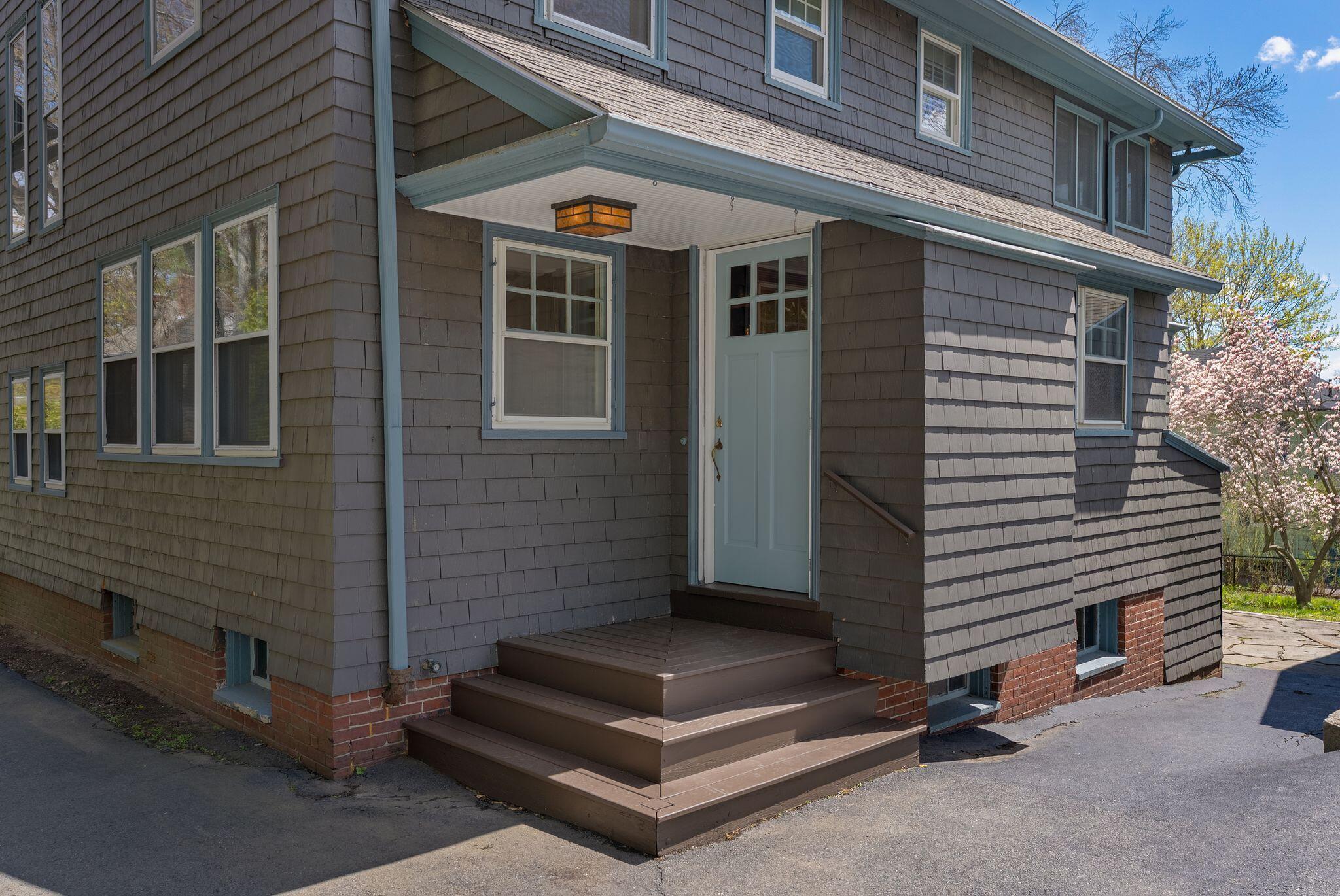 160 Craigie Street Property Photo 4