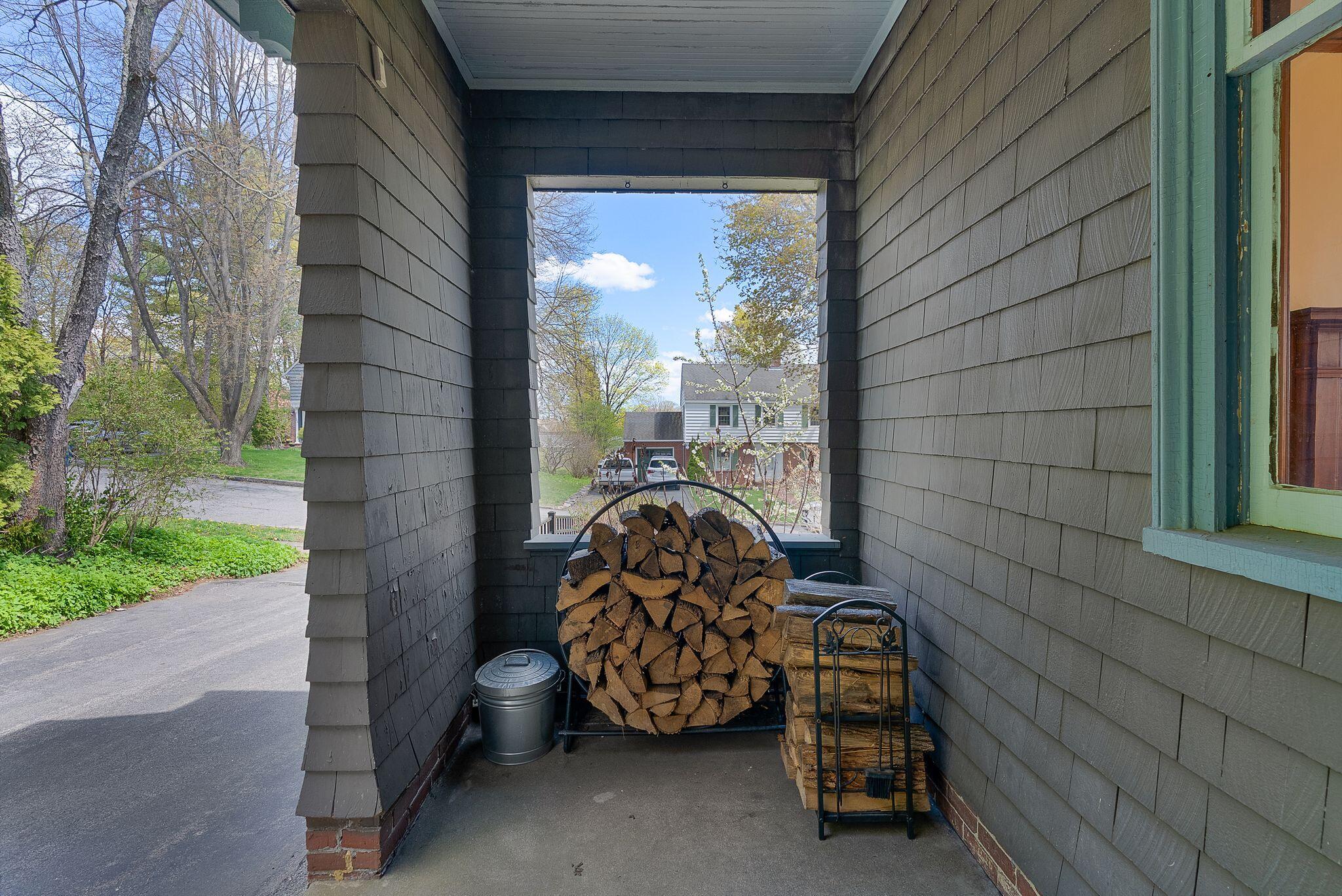 160 Craigie Street Property Photo 7