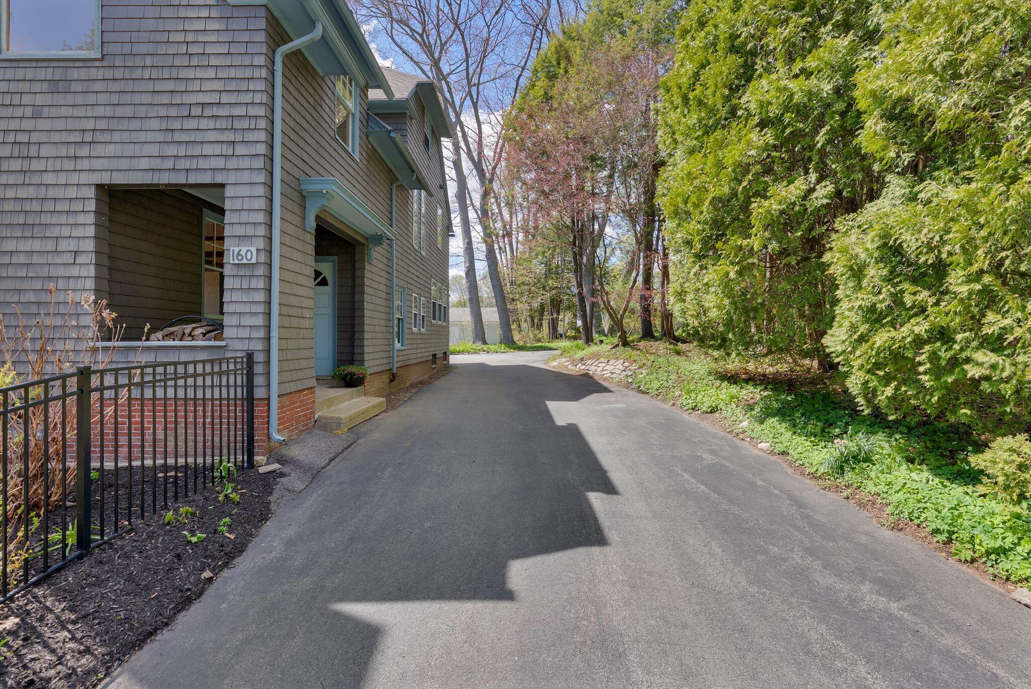 160 Craigie Street Property Photo 9