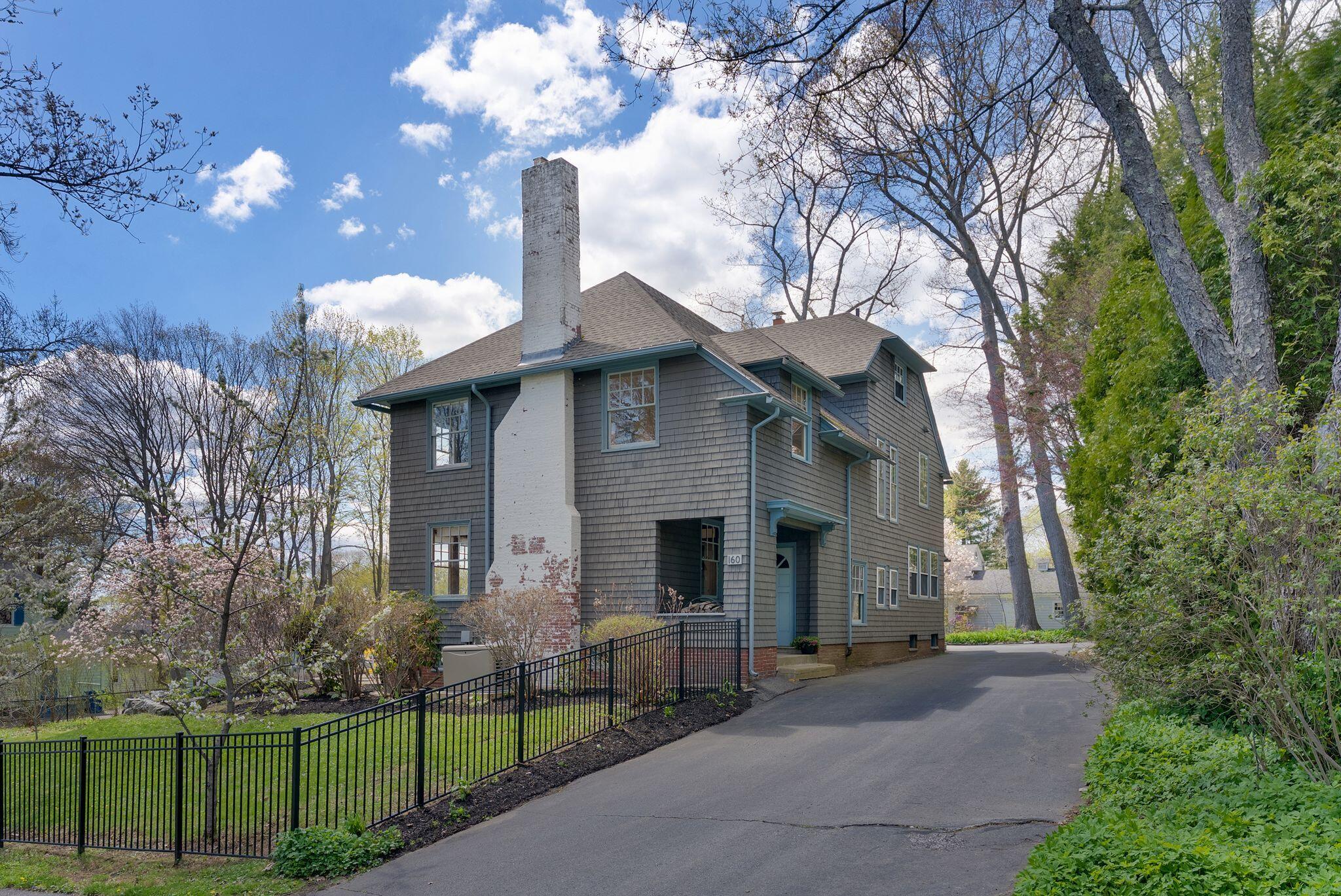 160 Craigie Street Property Photo 10