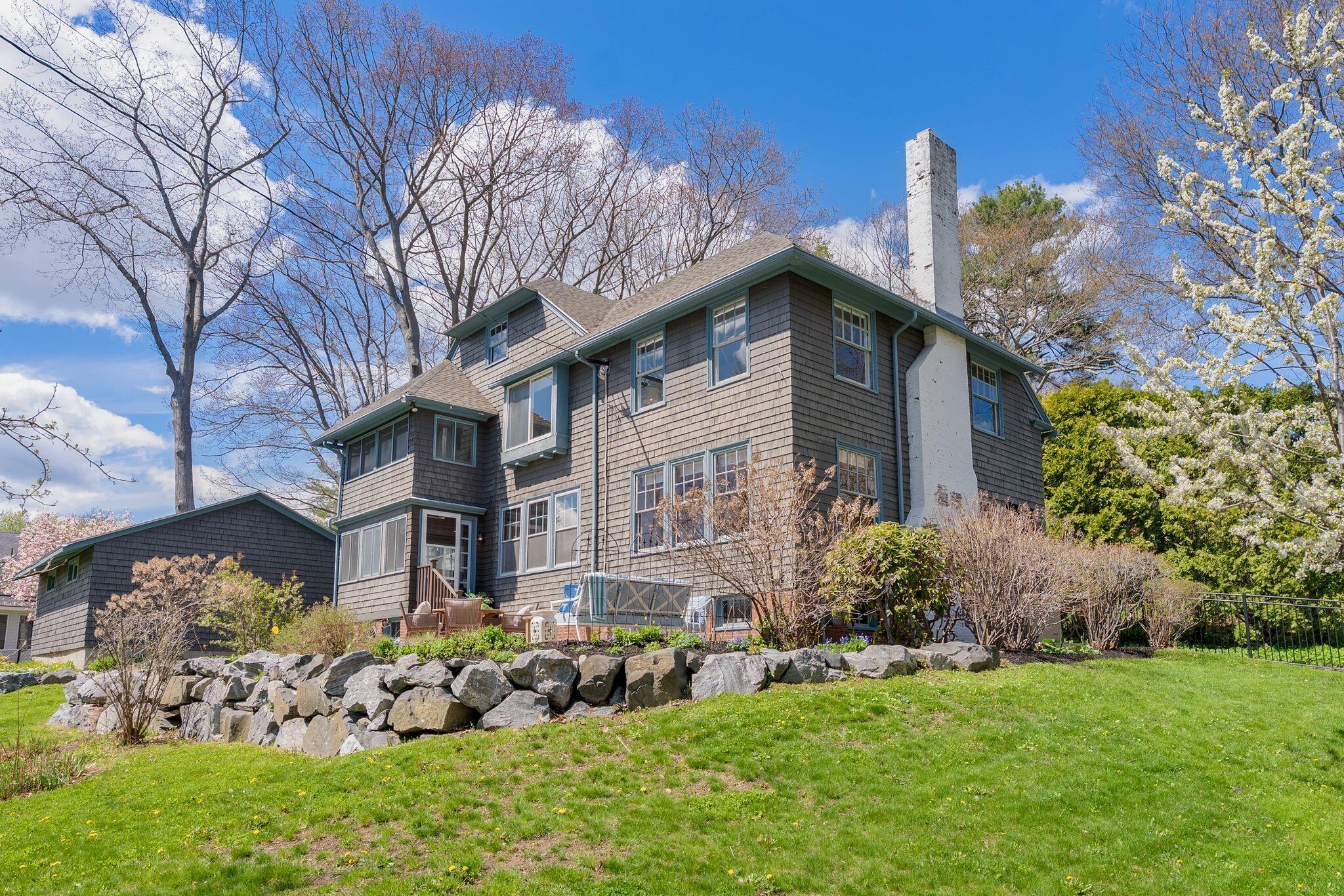 160 Craigie Street Property Photo 11