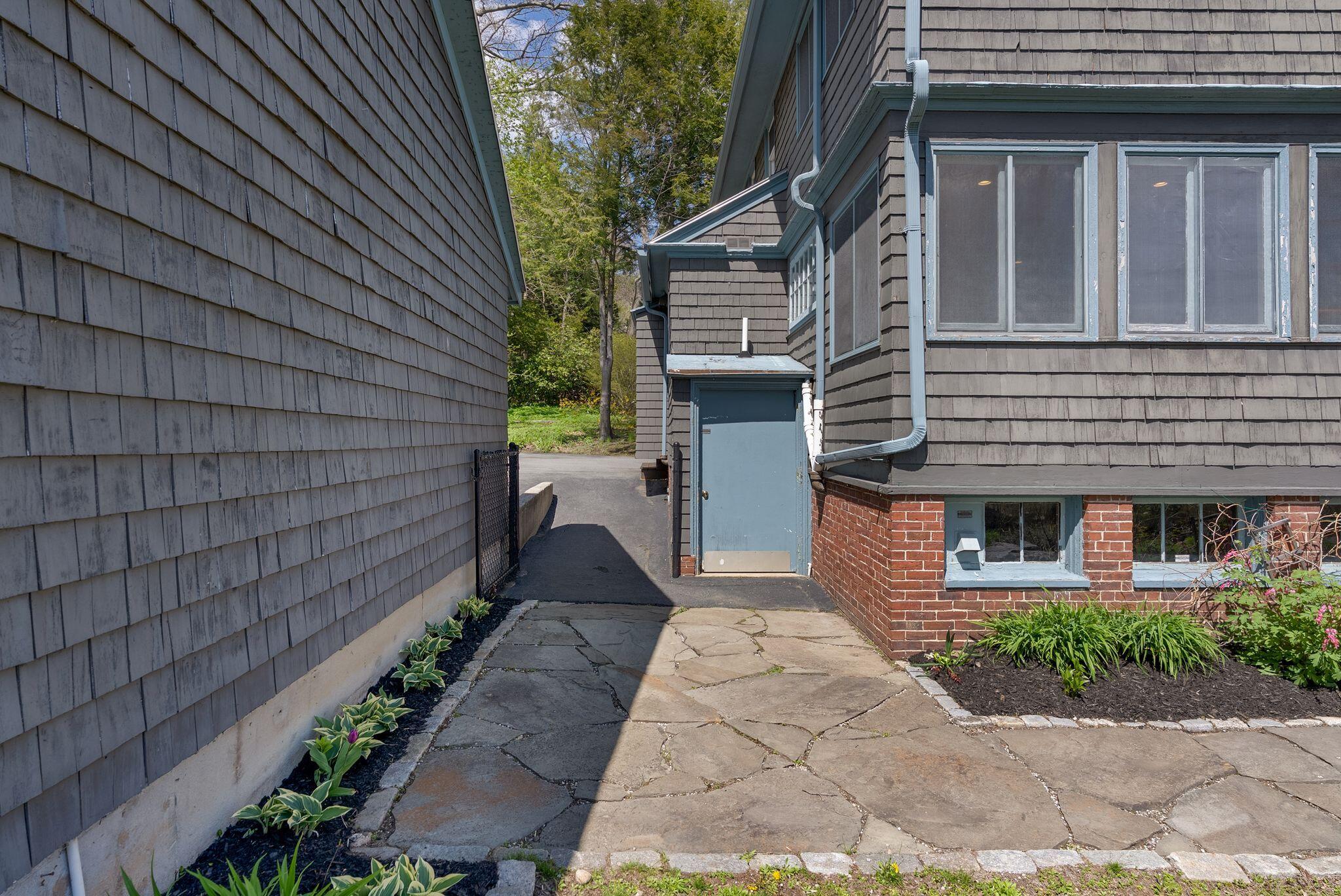 160 Craigie Street Property Photo 14
