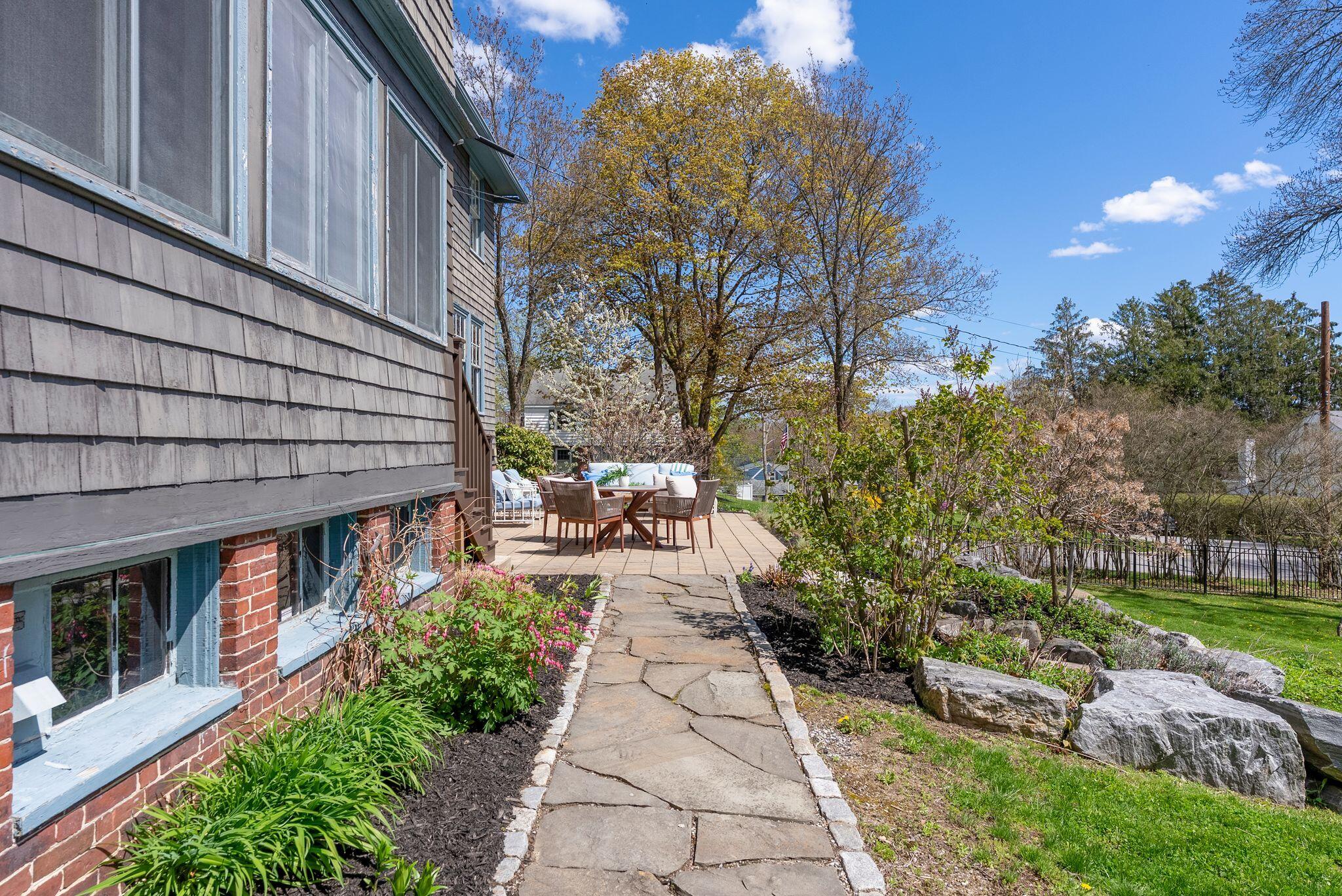 160 Craigie Street Property Photo 15