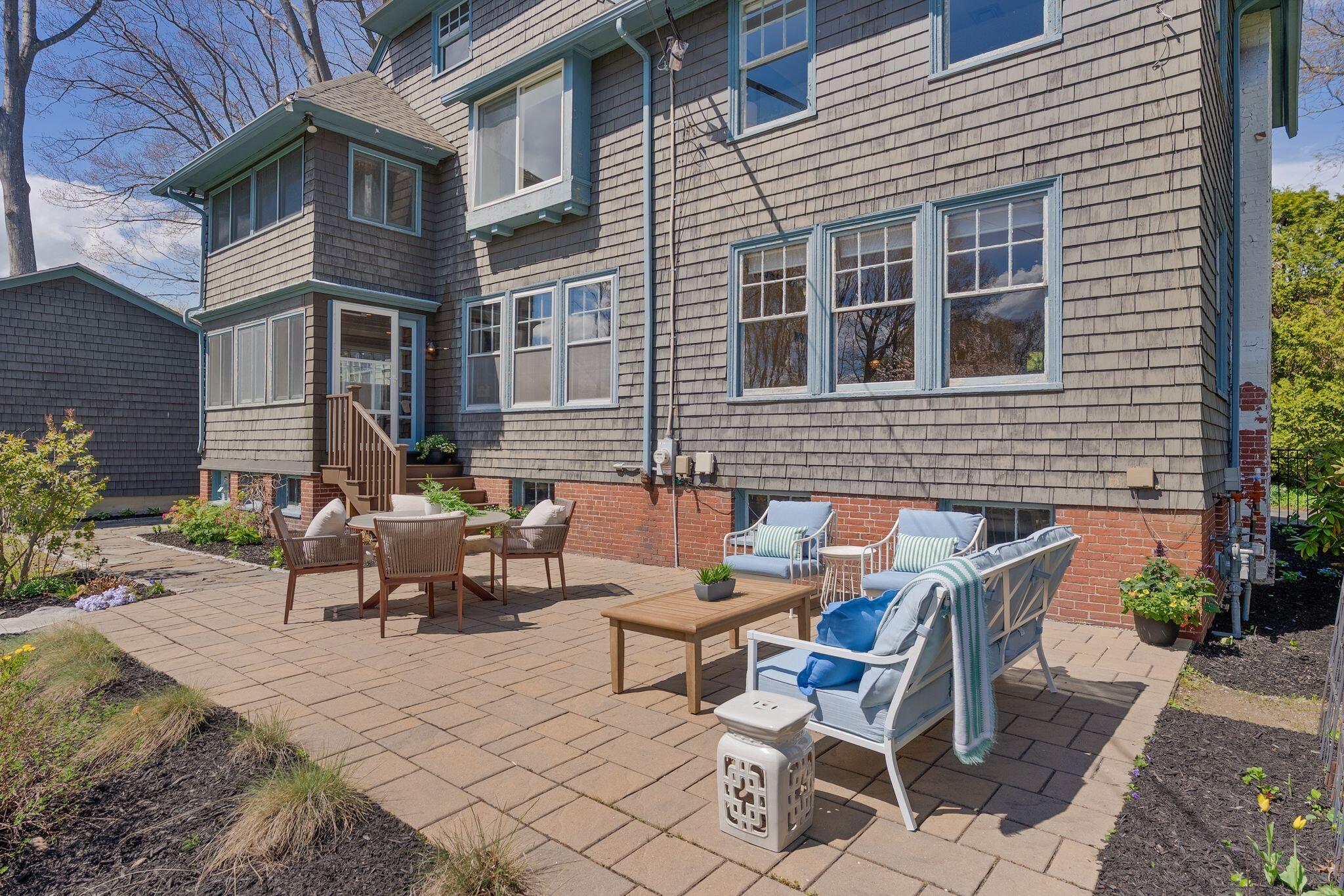 160 Craigie Street Property Photo 18