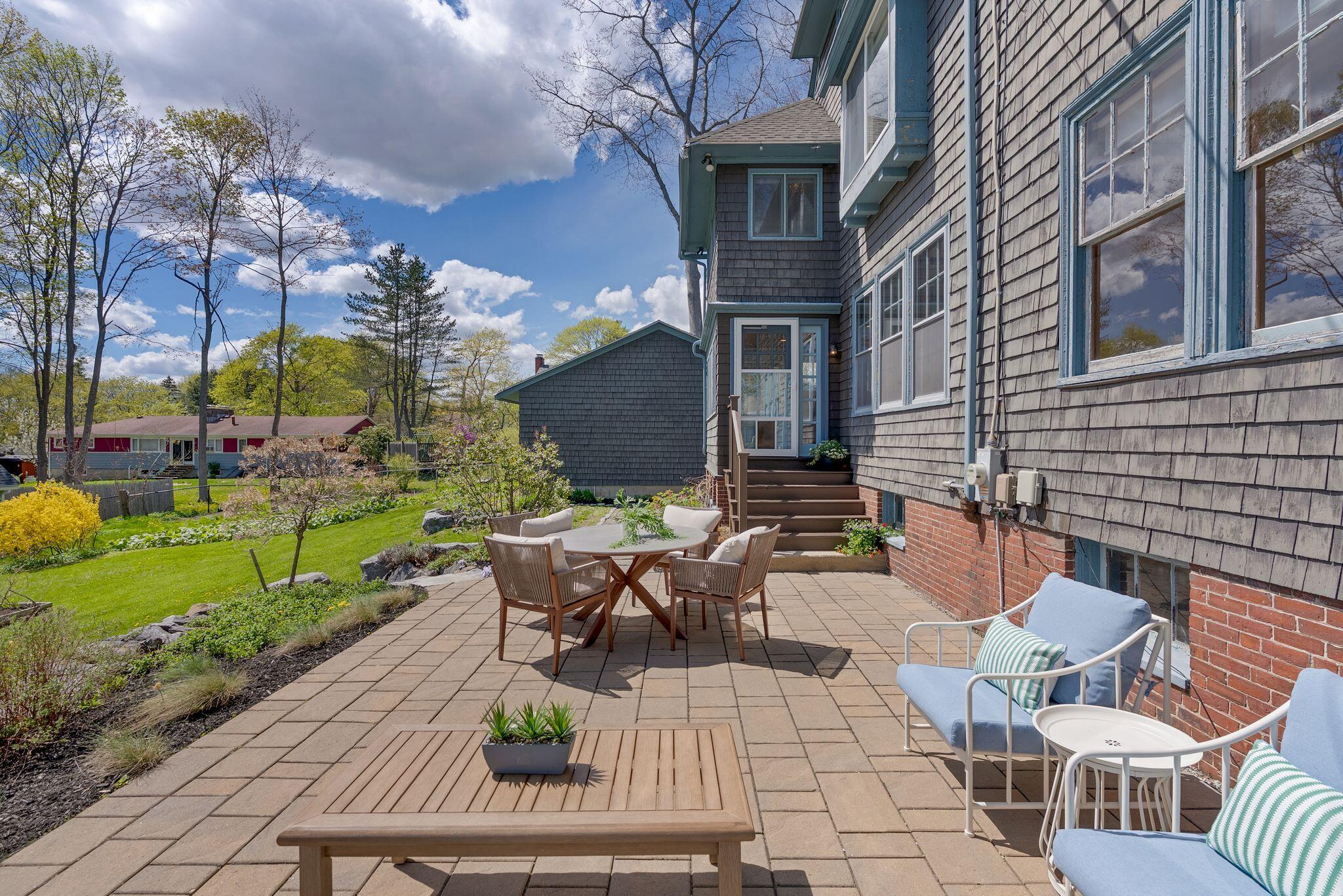 160 Craigie Street Property Photo 19
