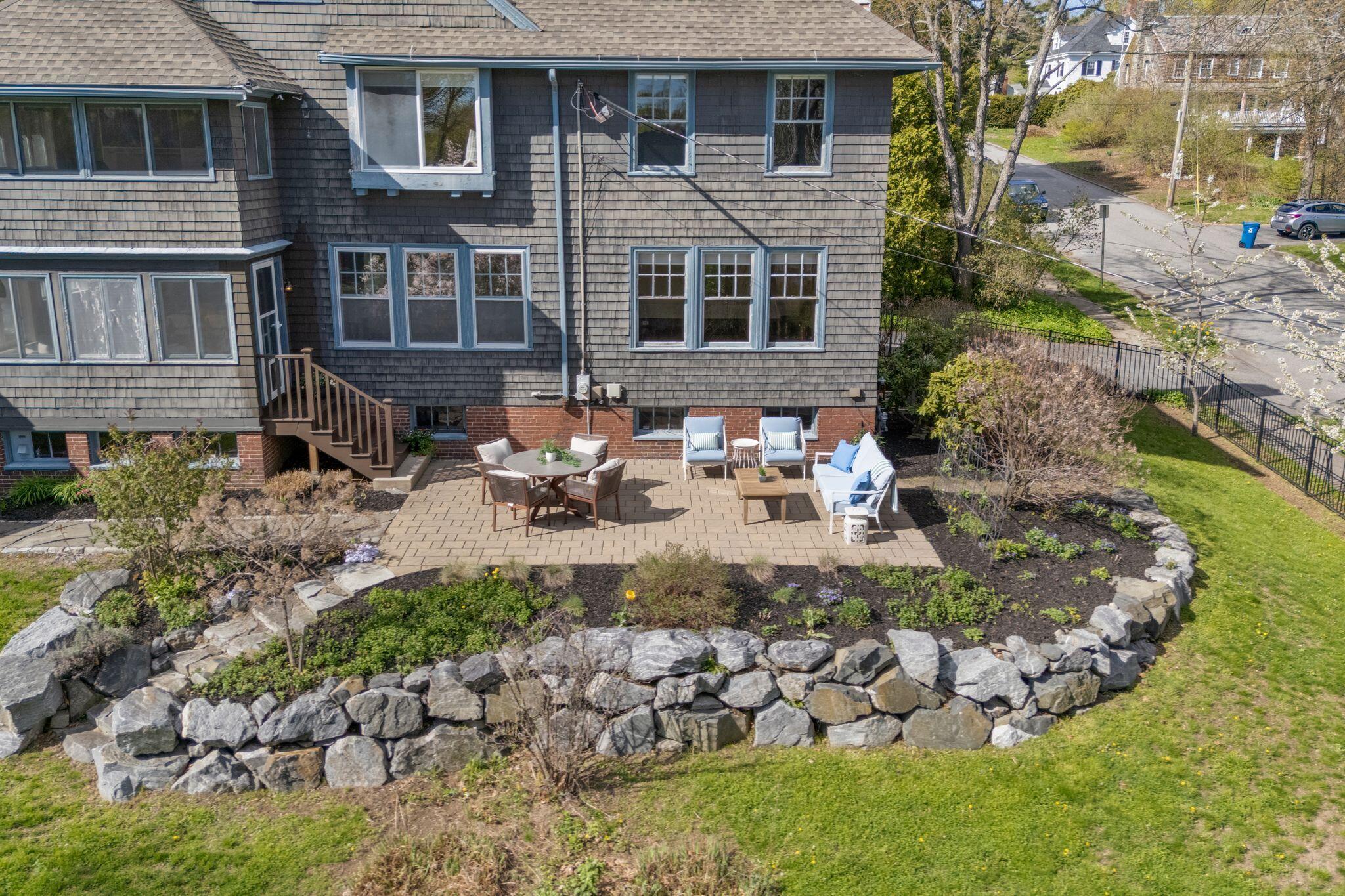 160 Craigie Street Property Photo 36