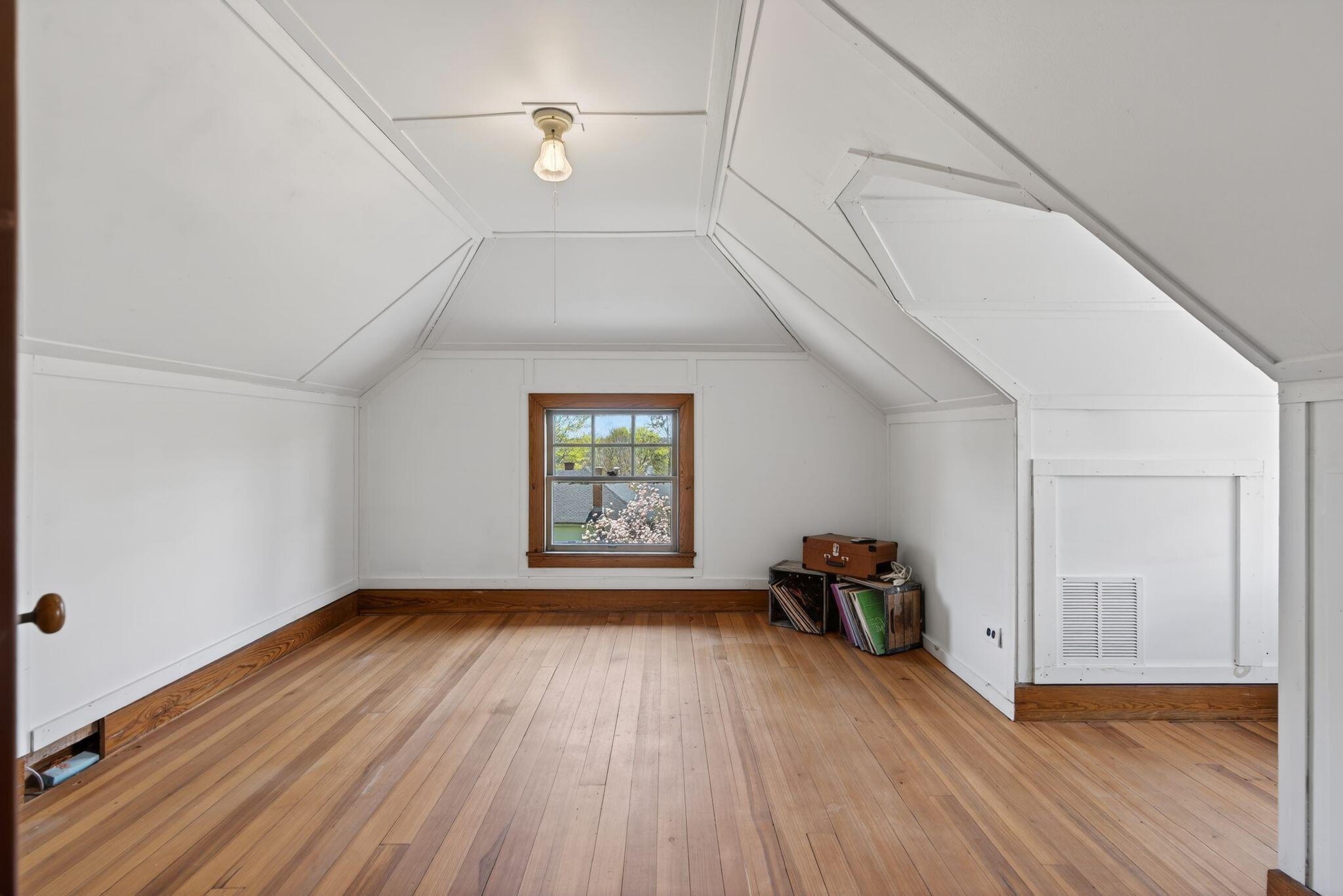 160 Craigie Street Property Photo 95
