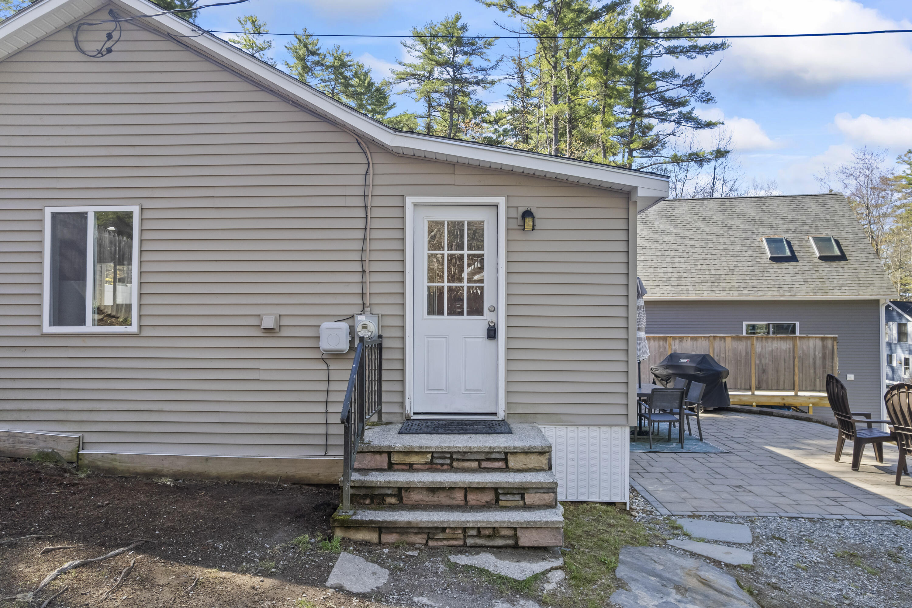112 Taywood Road Property Photo 3