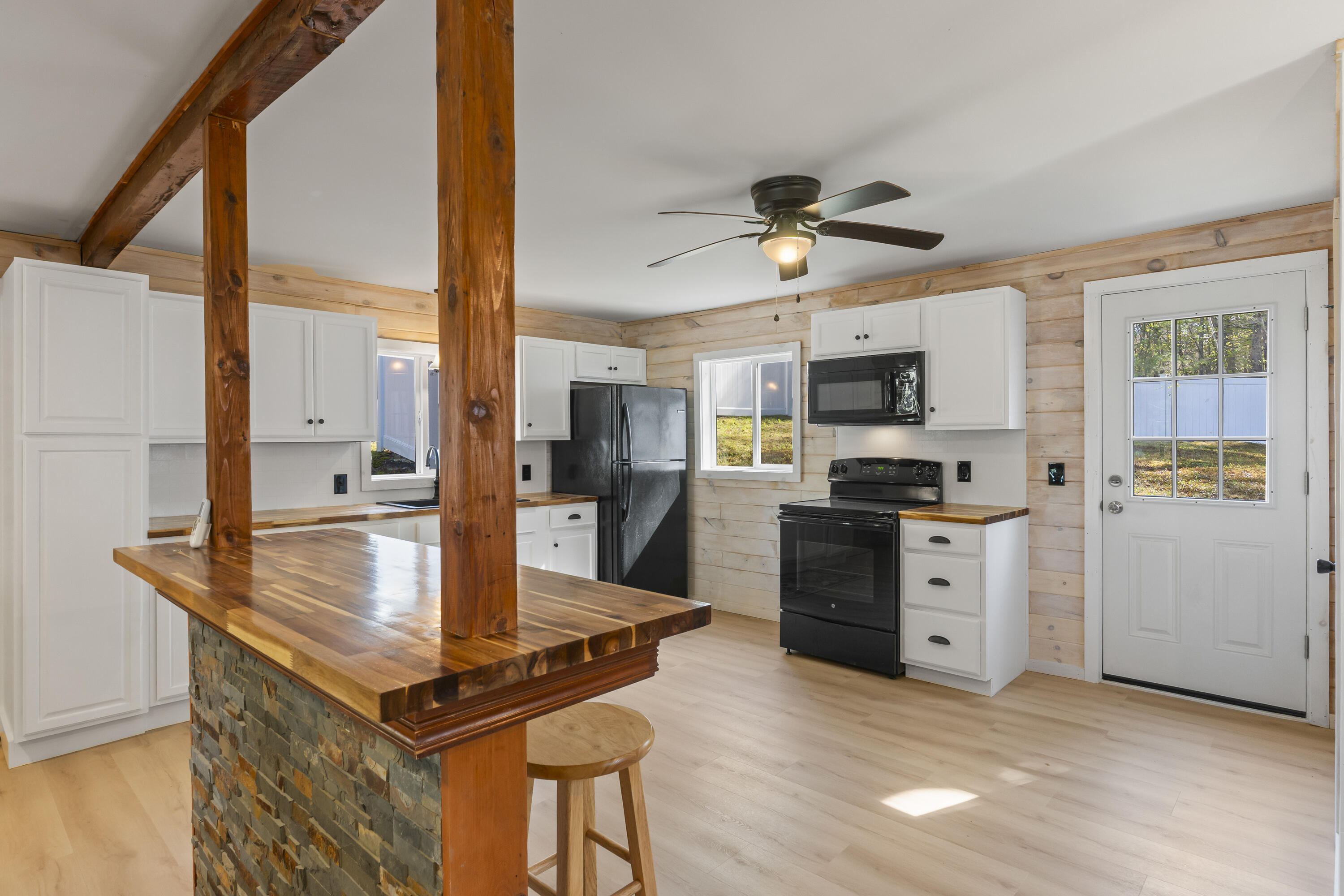 112 Taywood Road Property Photo 16