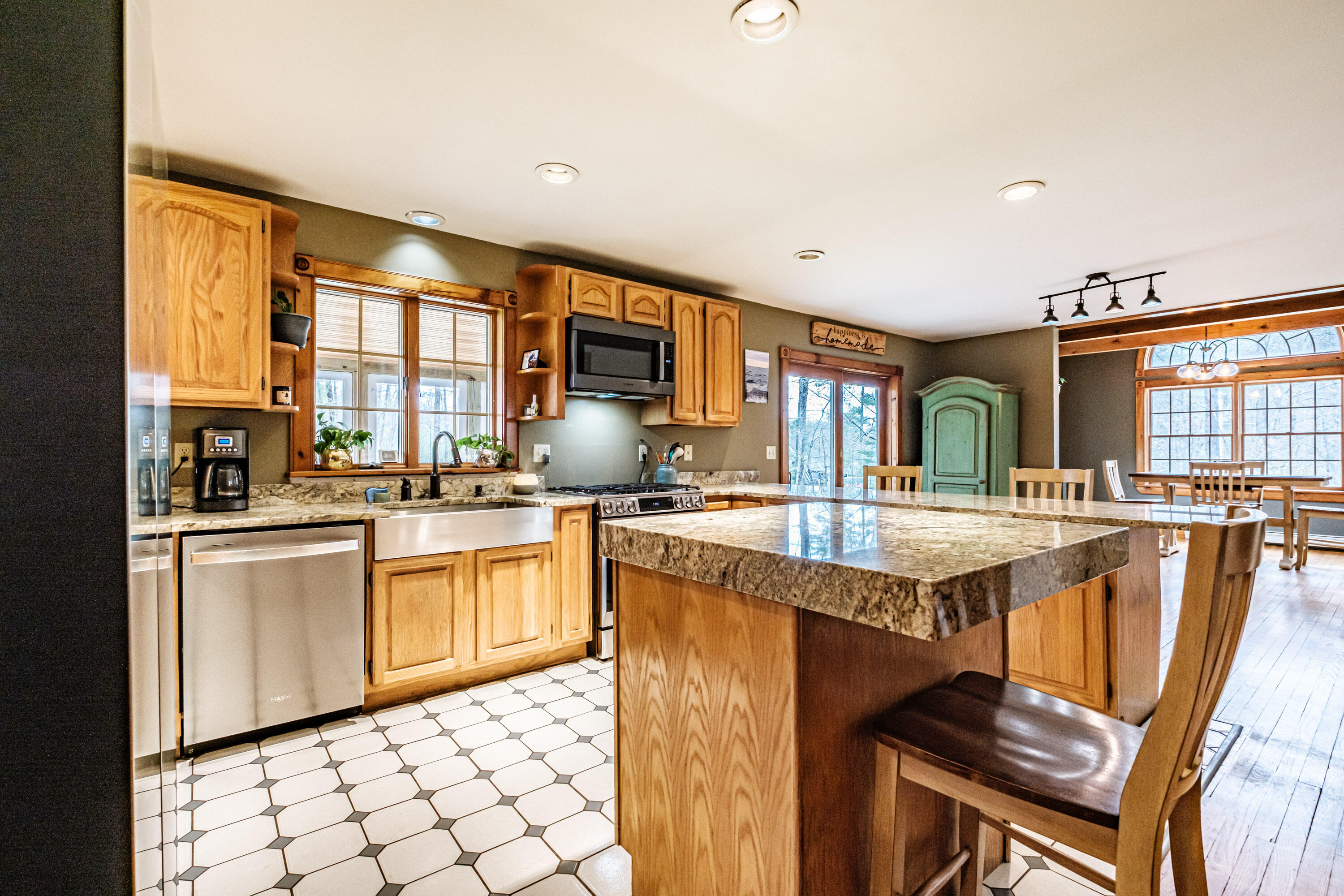 6 Broadway Avenue Property Photo 6