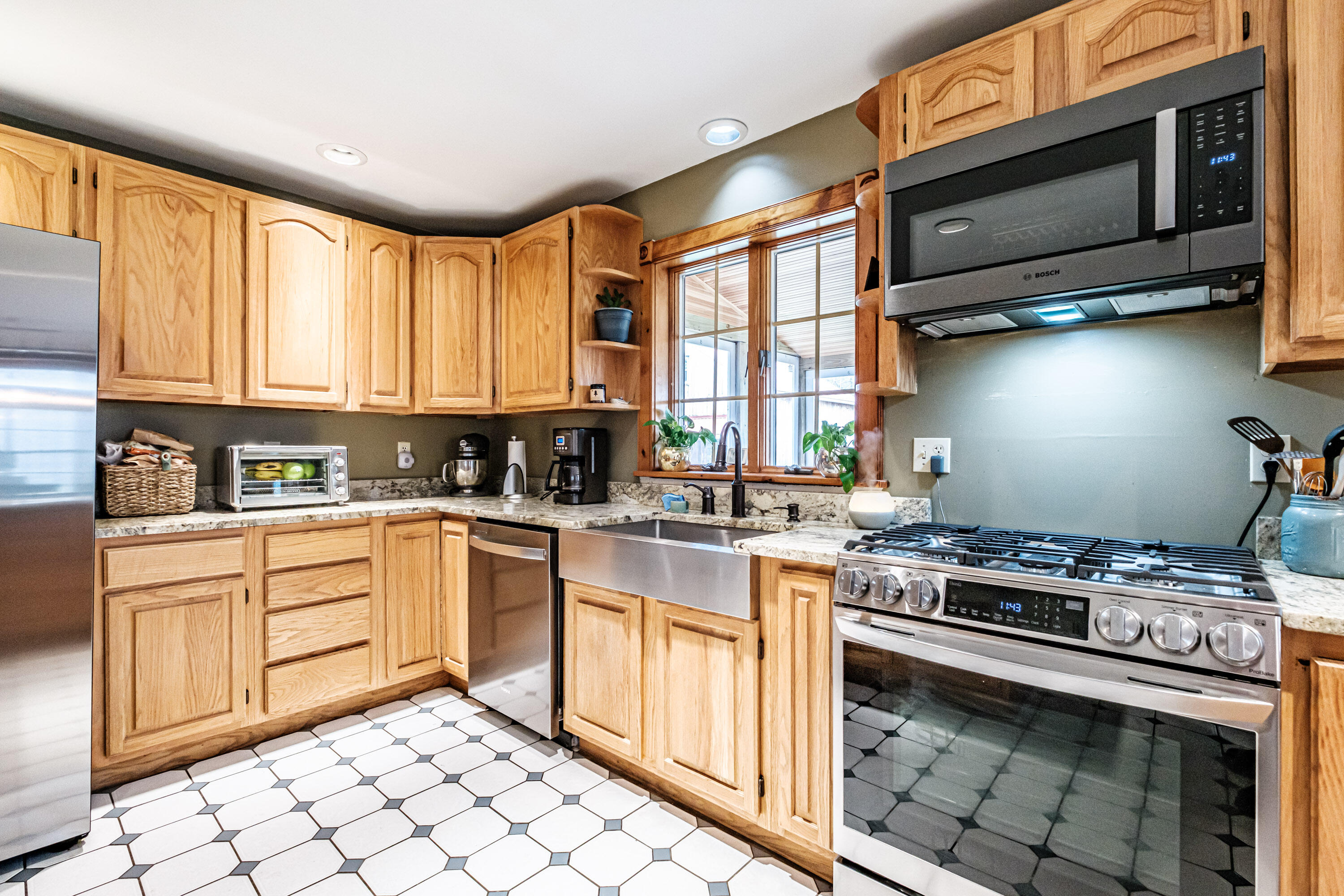 6 Broadway Avenue Property Photo 8
