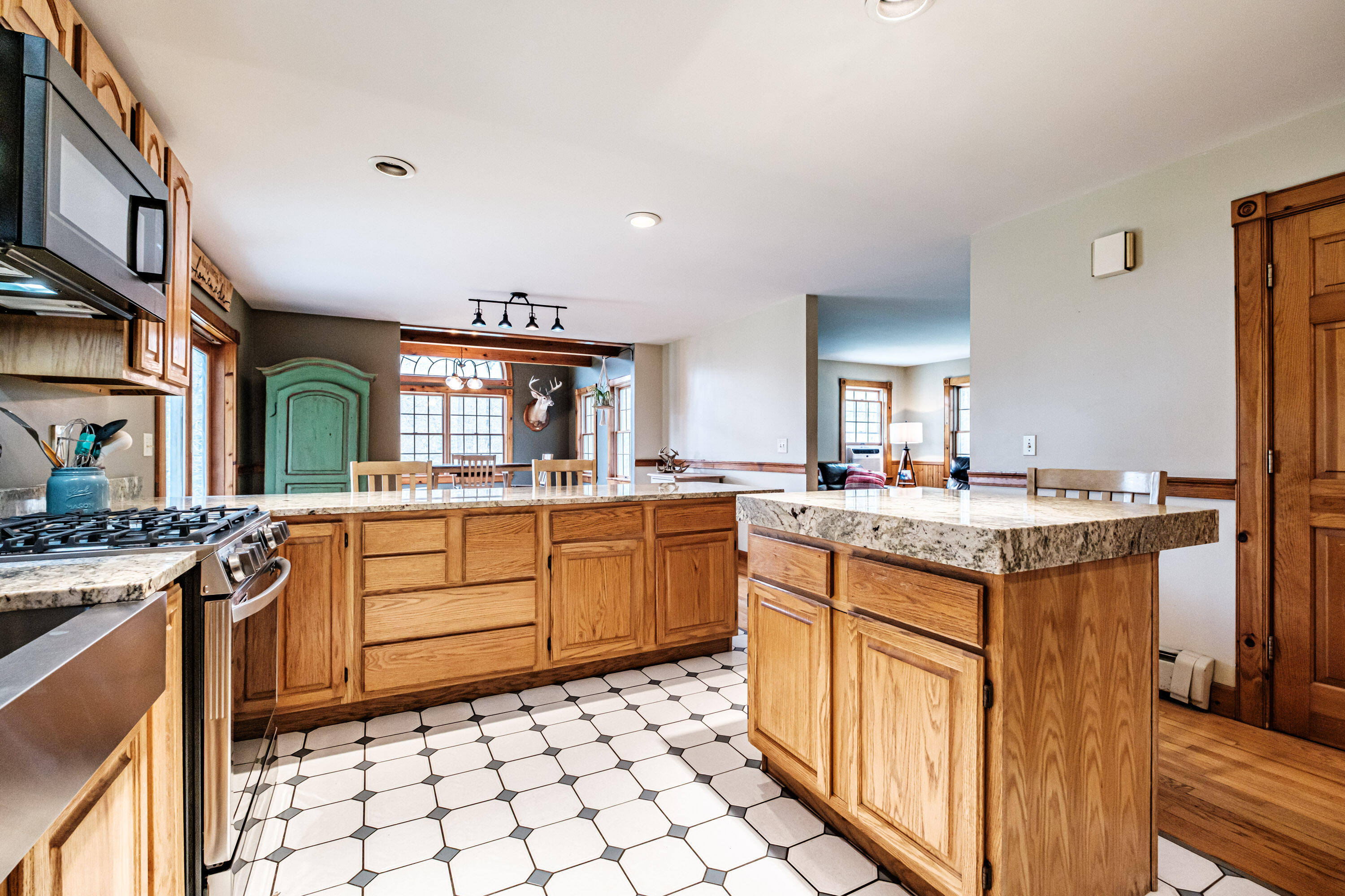 6 Broadway Avenue Property Photo 10