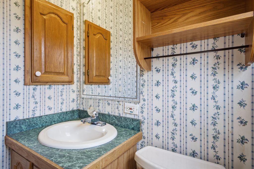 61 Larry Lane Property Photo 24