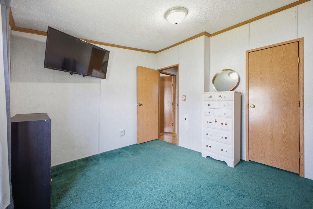 61 Larry Lane Property Photo 30