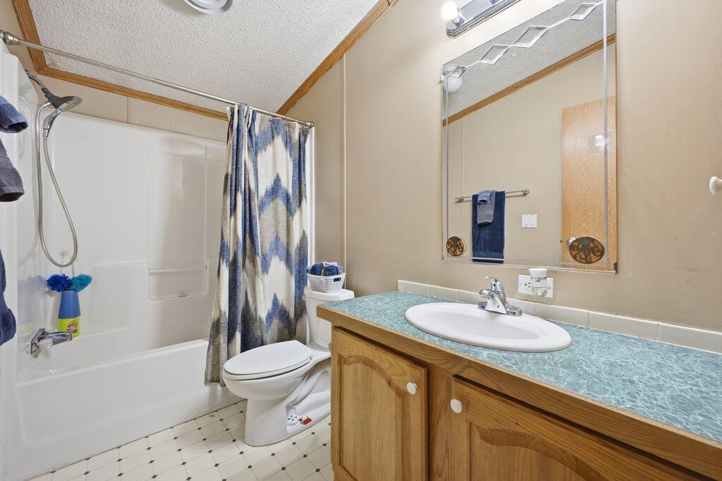 61 Larry Lane Property Photo 31