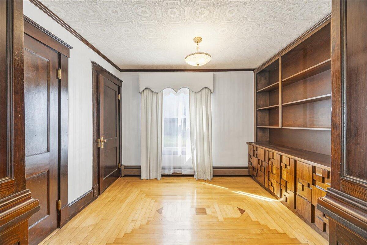 115 West Street Property Photo 11